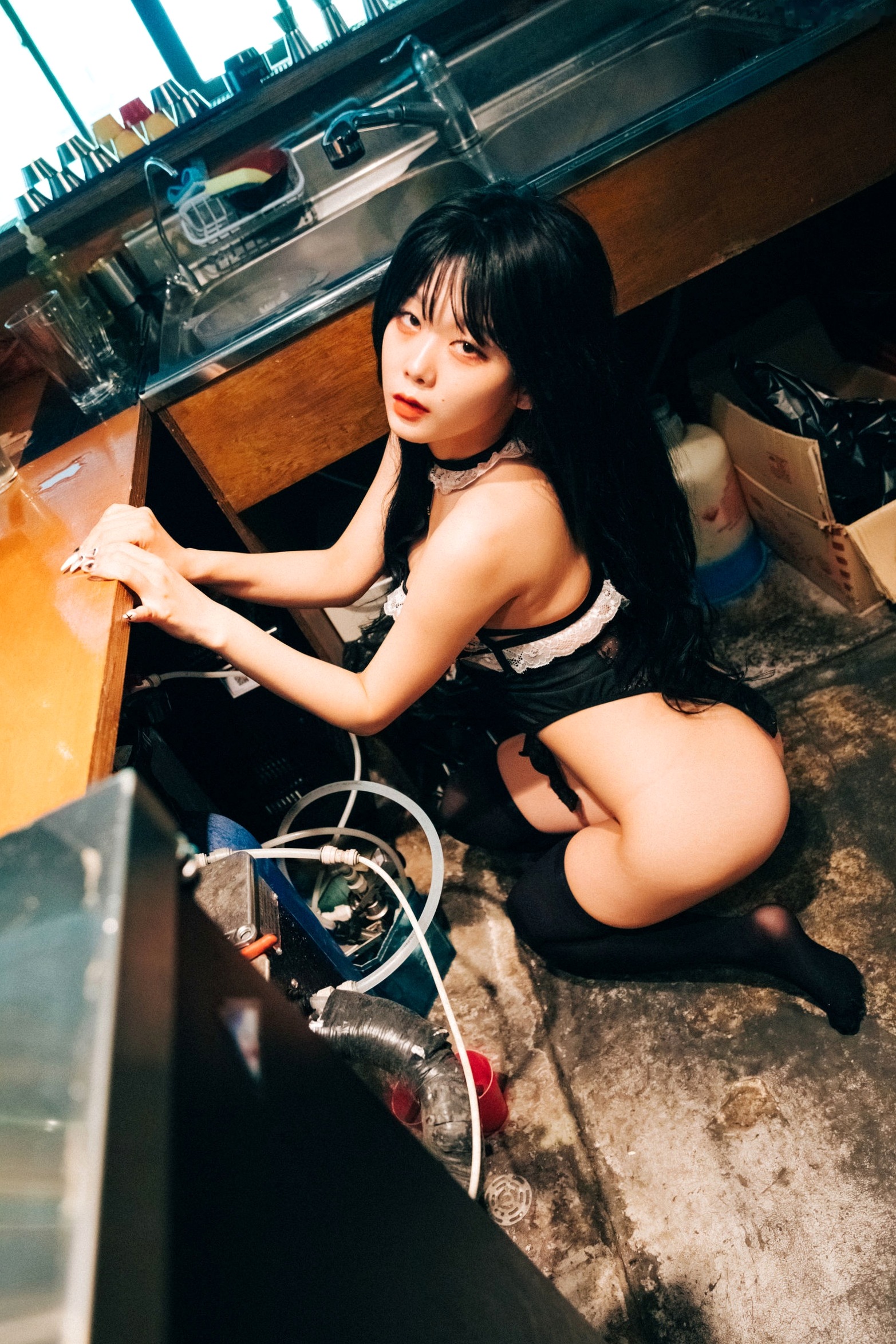 Gallery - 韩国美女琪雅Zia酒吧诱惑写真，性感蕾丝内衣制服诱惑，撩人吧台氛围感大片韩国性感诱惑丝袜私房照 女神私房照_秀色女神 - image 46