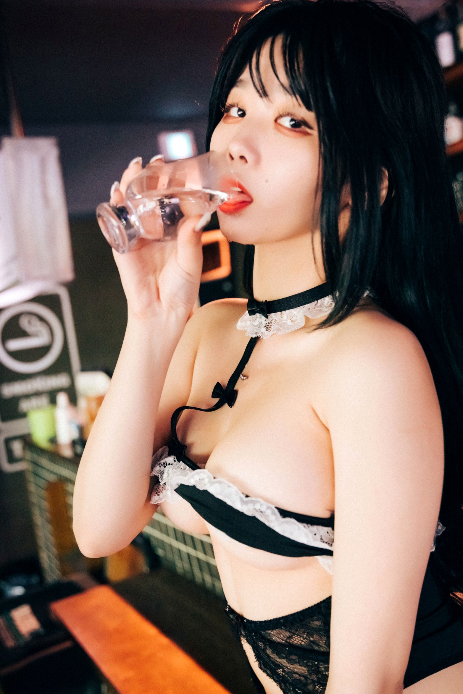 Gallery - 韩国美女琪雅Zia酒吧诱惑写真，性感蕾丝内衣制服诱惑，撩人吧台氛围感大片韩国性感诱惑丝袜私房照 女神私房照_秀色女神 - image 54
