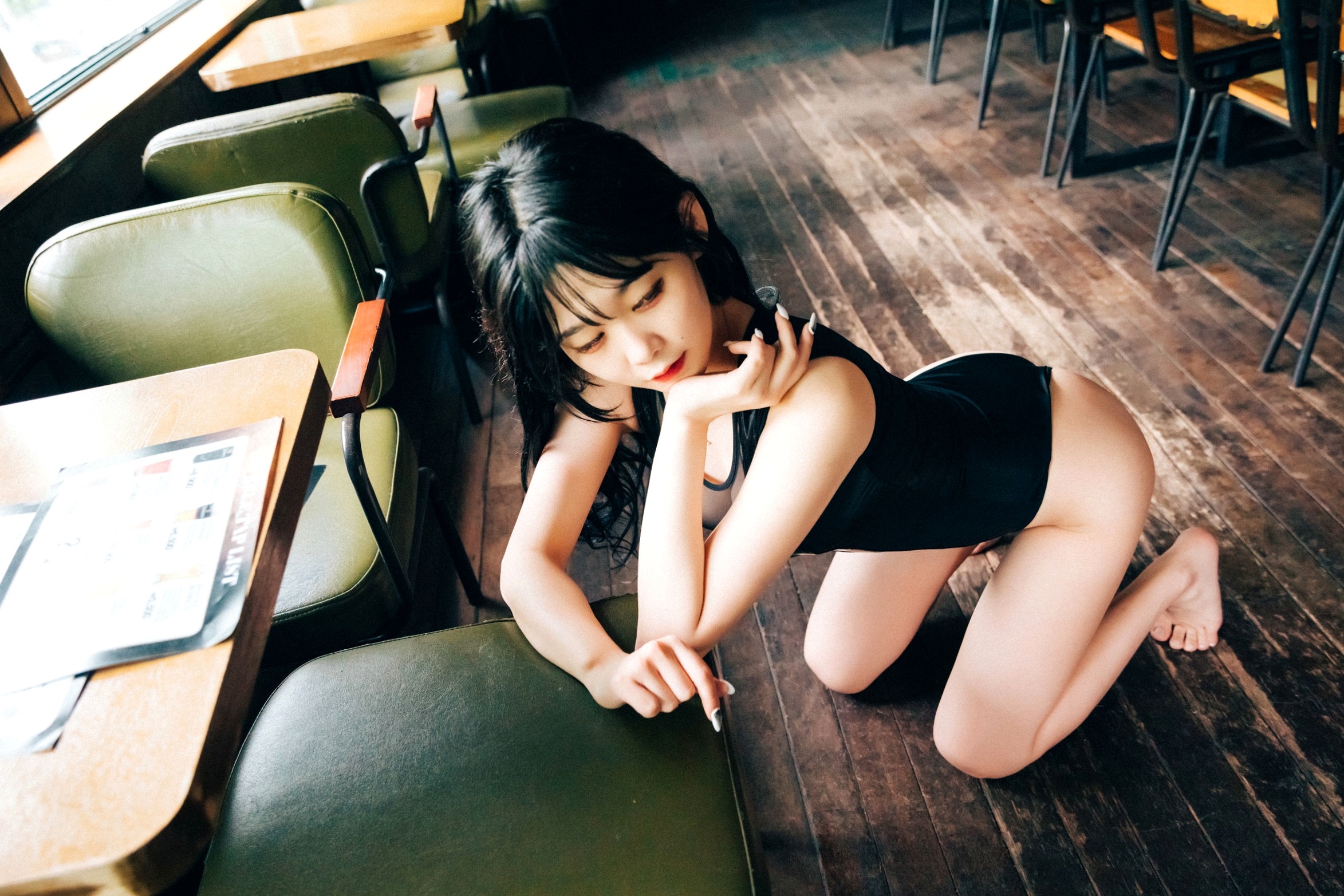 Gallery - 韩国美女琪雅Zia酒吧诱惑写真，性感蕾丝内衣制服诱惑，撩人吧台氛围感大片韩国性感诱惑丝袜私房照 女神私房照_秀色女神 - image 80
