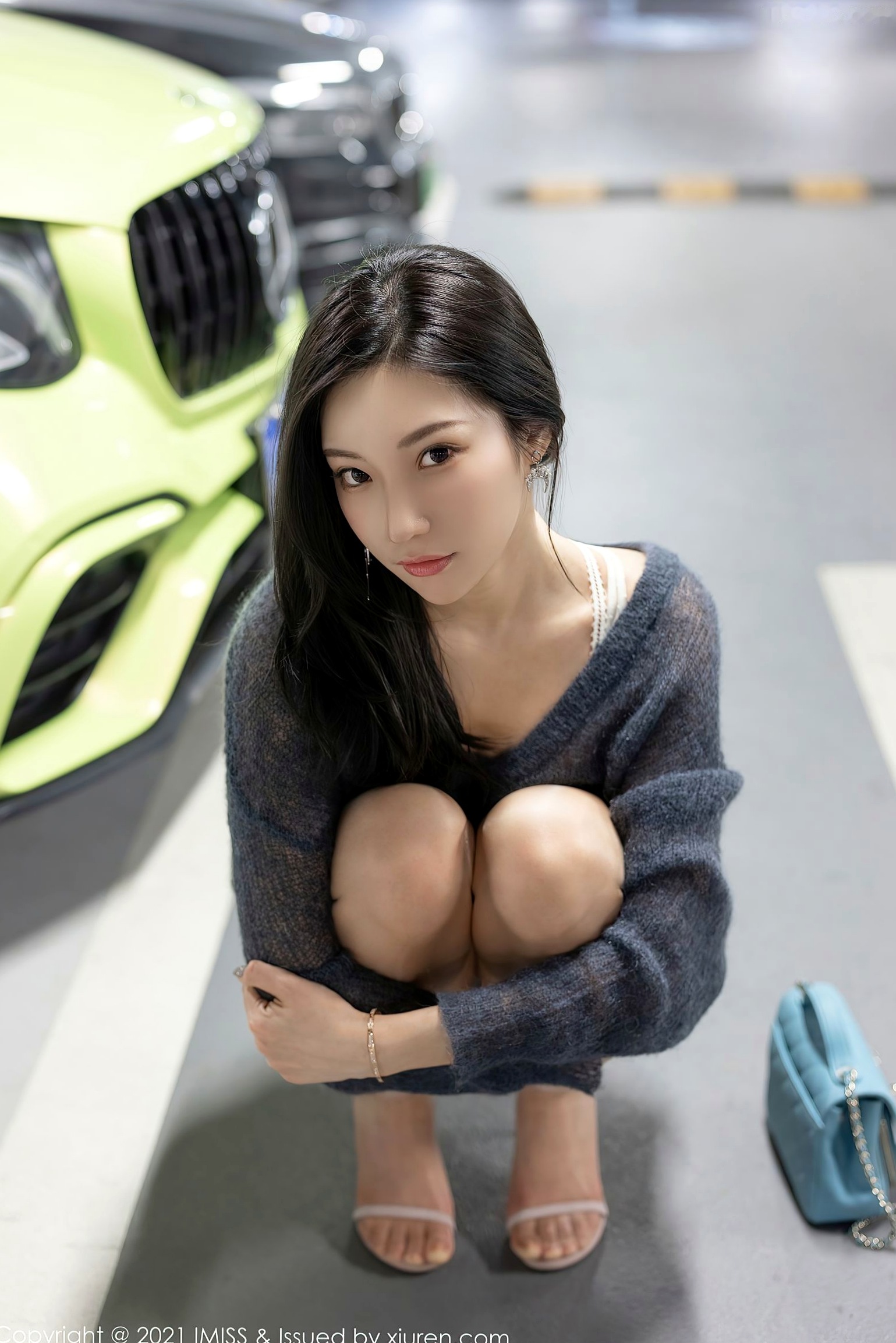 Gallery - IMiss爱蜜社 - Honey Club  571期：小狐狸Kathryn居家私房写真，针织衫与牛仔热裤演绎极致诱惑曲线，无圣光高画质大片私房照性感美腿诱惑爱蜜社 - Honey Club  女神私房照_秀色女神 - image 21
