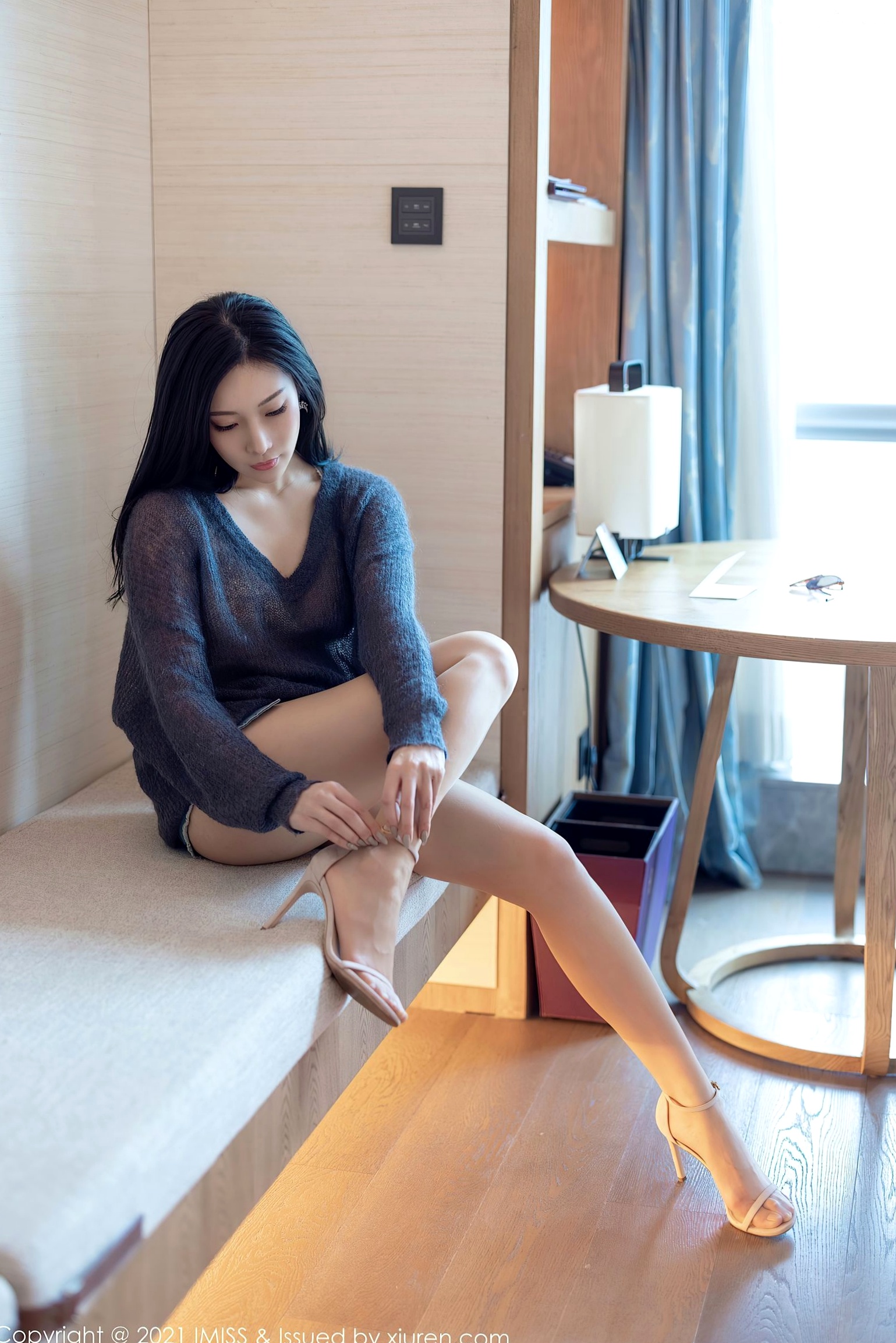 Gallery - IMiss爱蜜社 - Honey Club  571期：小狐狸Kathryn居家私房写真，针织衫与牛仔热裤演绎极致诱惑曲线，无圣光高画质大片私房照性感美腿诱惑爱蜜社 - Honey Club  女神私房照_秀色女神 - image 29