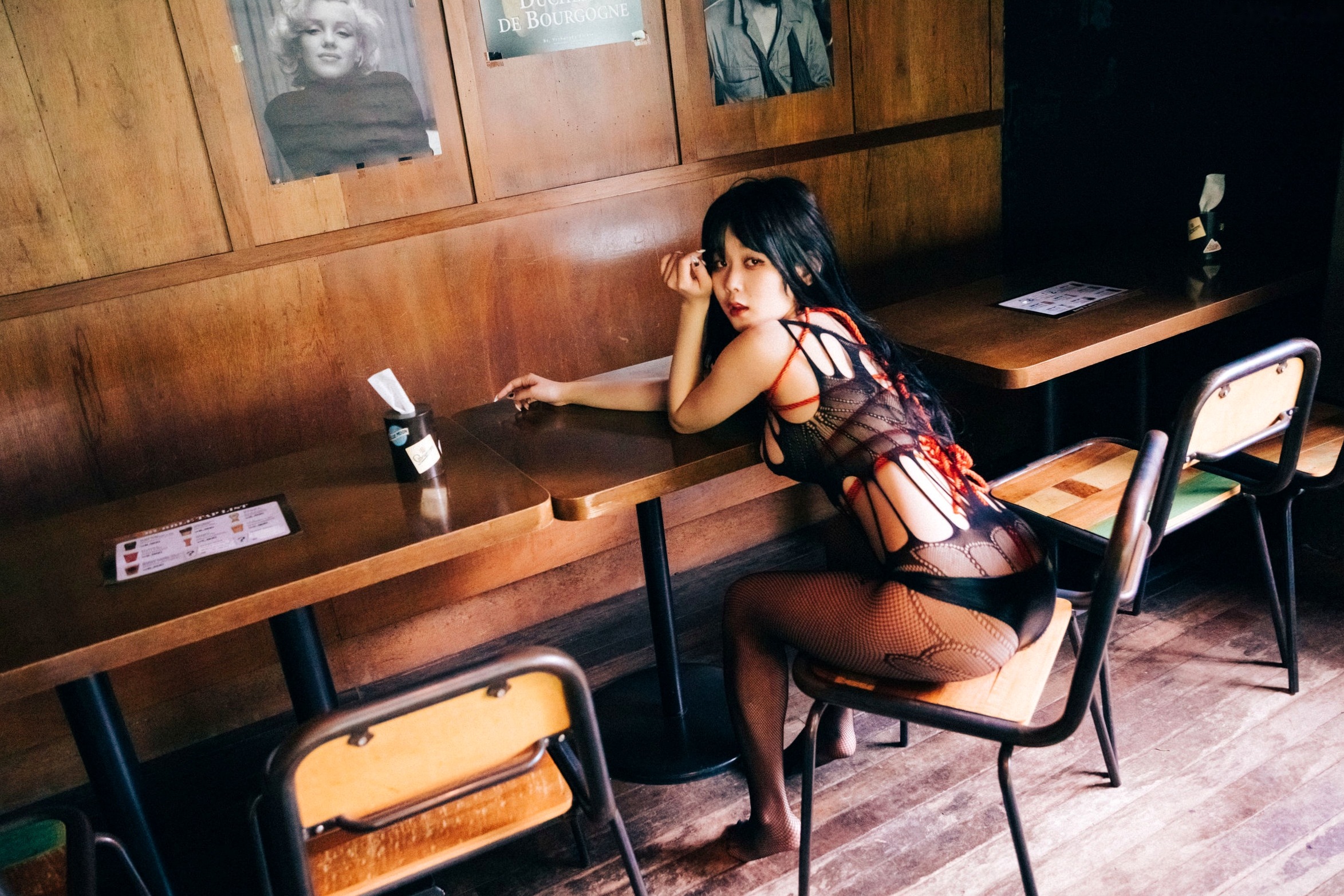 Gallery - 韩国美女琪雅-Zia酒吧私房写真：红绳束缚与渔网诱惑，极致火辣的大尺度视觉盛宴韩国诱惑大尺度私房照性感 女神私房照_秀色女神 - image 16