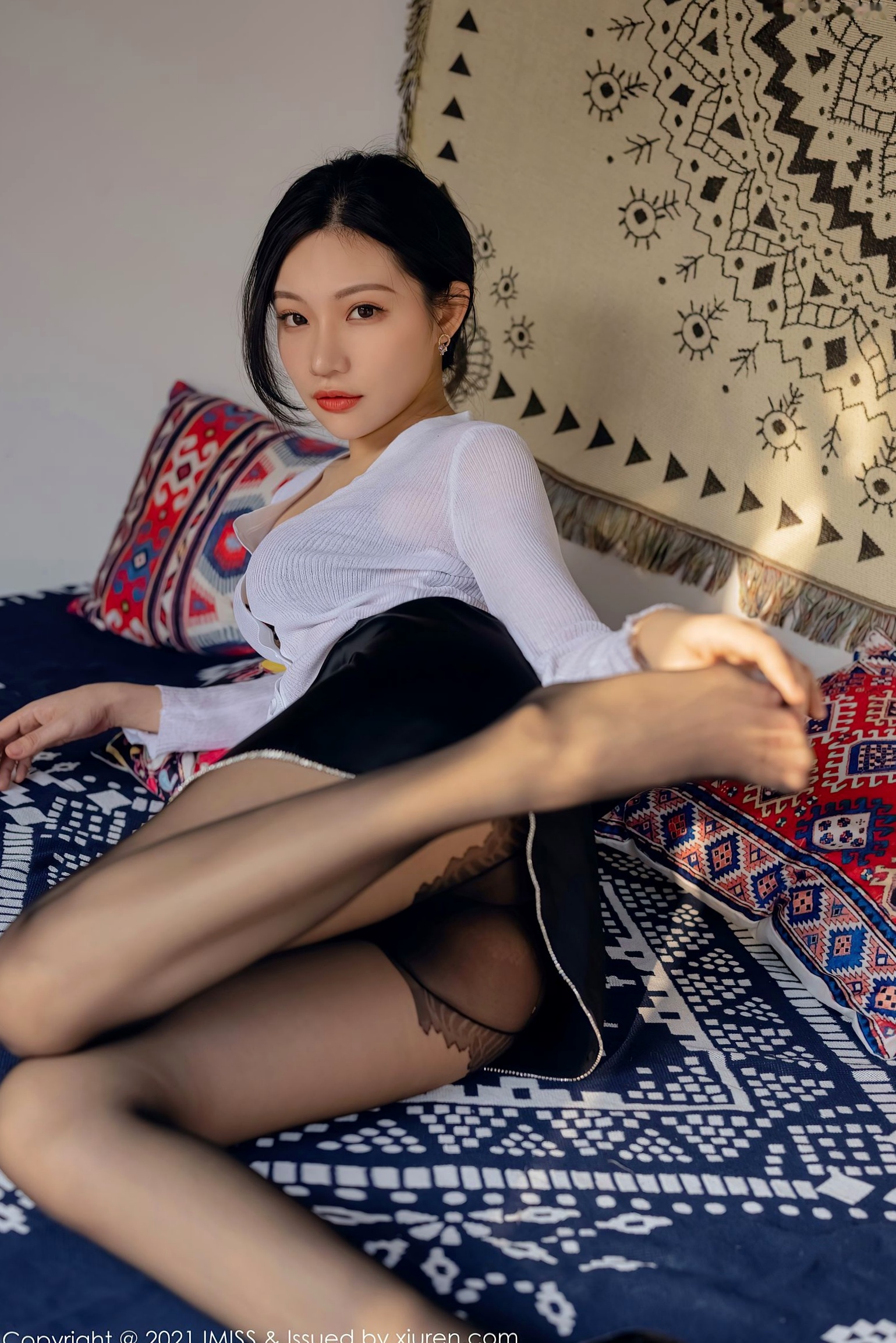 Gallery - IMiss爱蜜社 - Honey Club 562期：小狐狸Kathryn职场女神范，白衣黑裙紧身诱惑，黑丝高跟尽显修长美腿，都市职业制服控写真爱蜜社 - Honey Club 性感制服黑丝美腿 女神私房照_秀色女神 - image 20