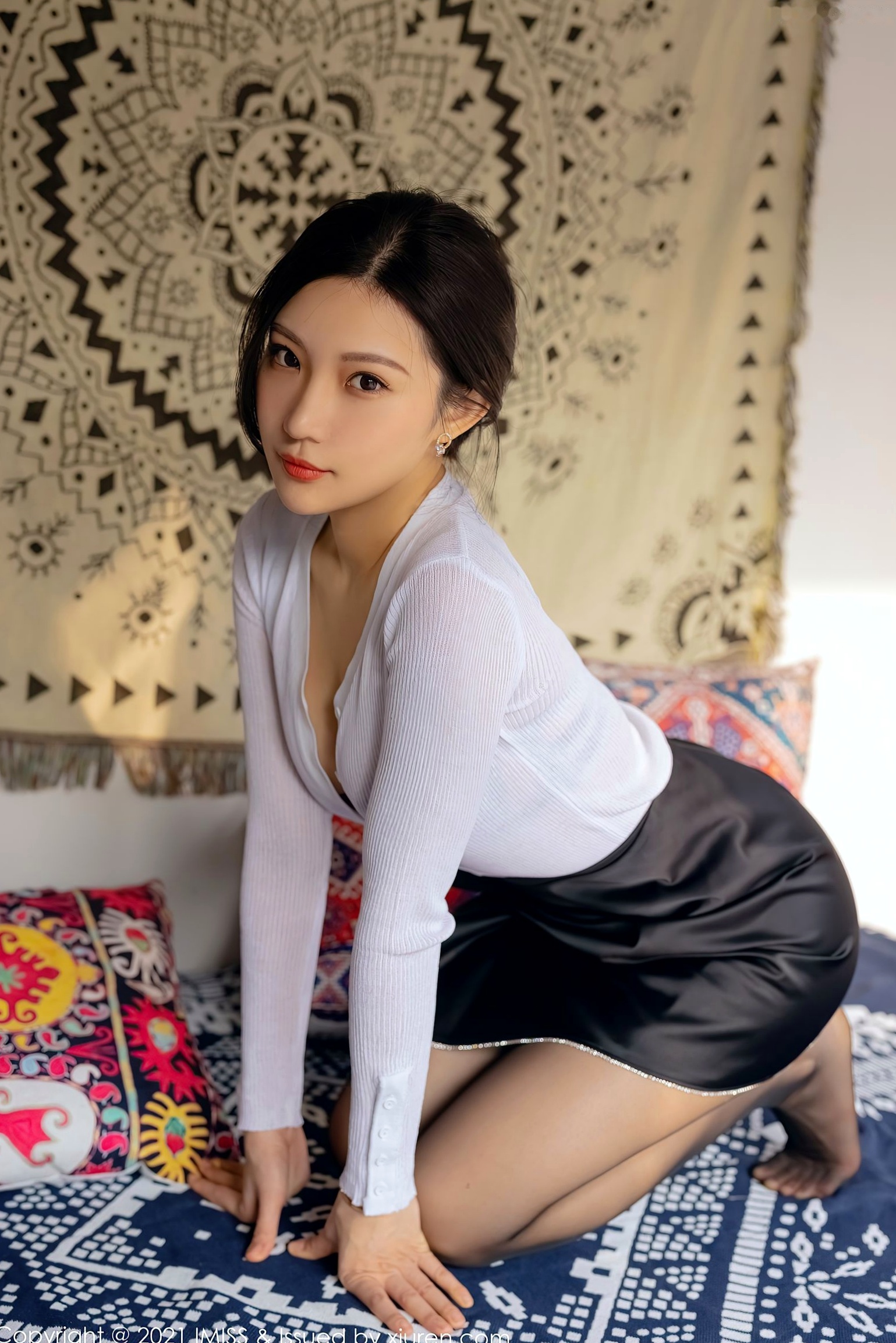 Gallery - IMiss爱蜜社 - Honey Club 562期：小狐狸Kathryn职场女神范，白衣黑裙紧身诱惑，黑丝高跟尽显修长美腿，都市职业制服控写真爱蜜社 - Honey Club 性感制服黑丝美腿 女神私房照_秀色女神 - image 21