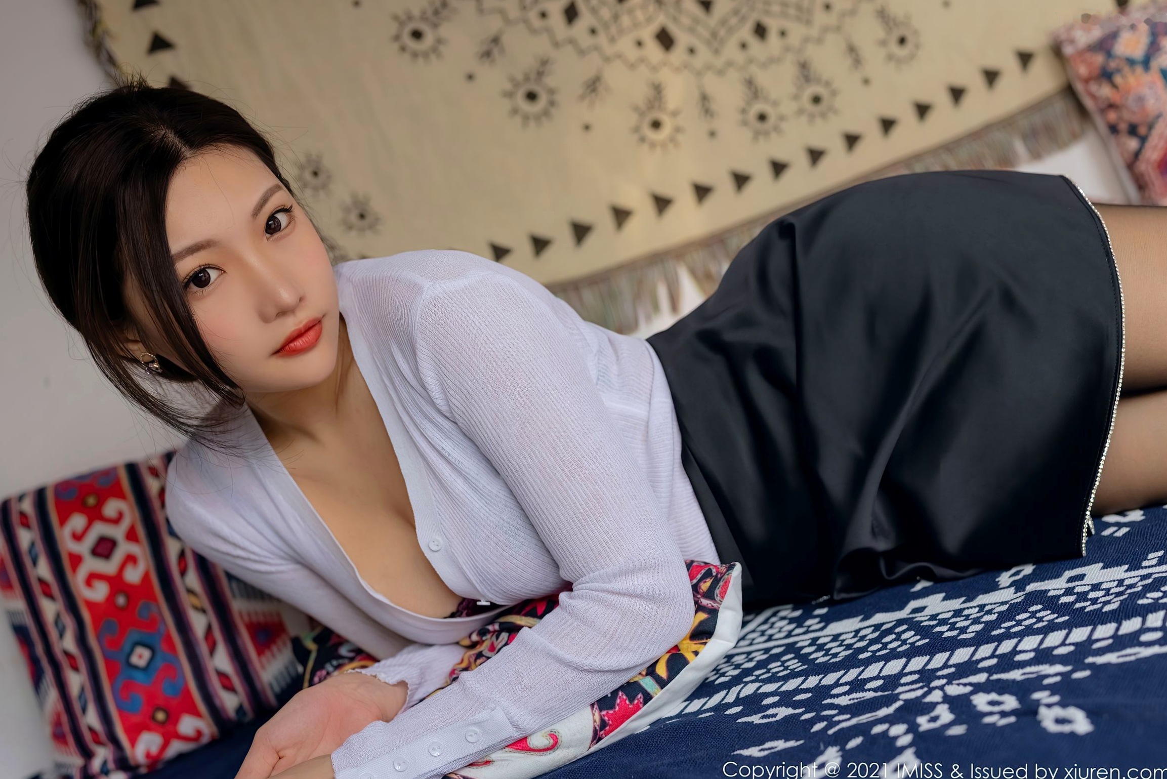 Gallery - IMiss爱蜜社 - Honey Club 562期：小狐狸Kathryn职场女神范，白衣黑裙紧身诱惑，黑丝高跟尽显修长美腿，都市职业制服控写真爱蜜社 - Honey Club 性感制服黑丝美腿 女神私房照_秀色女神 - image 24