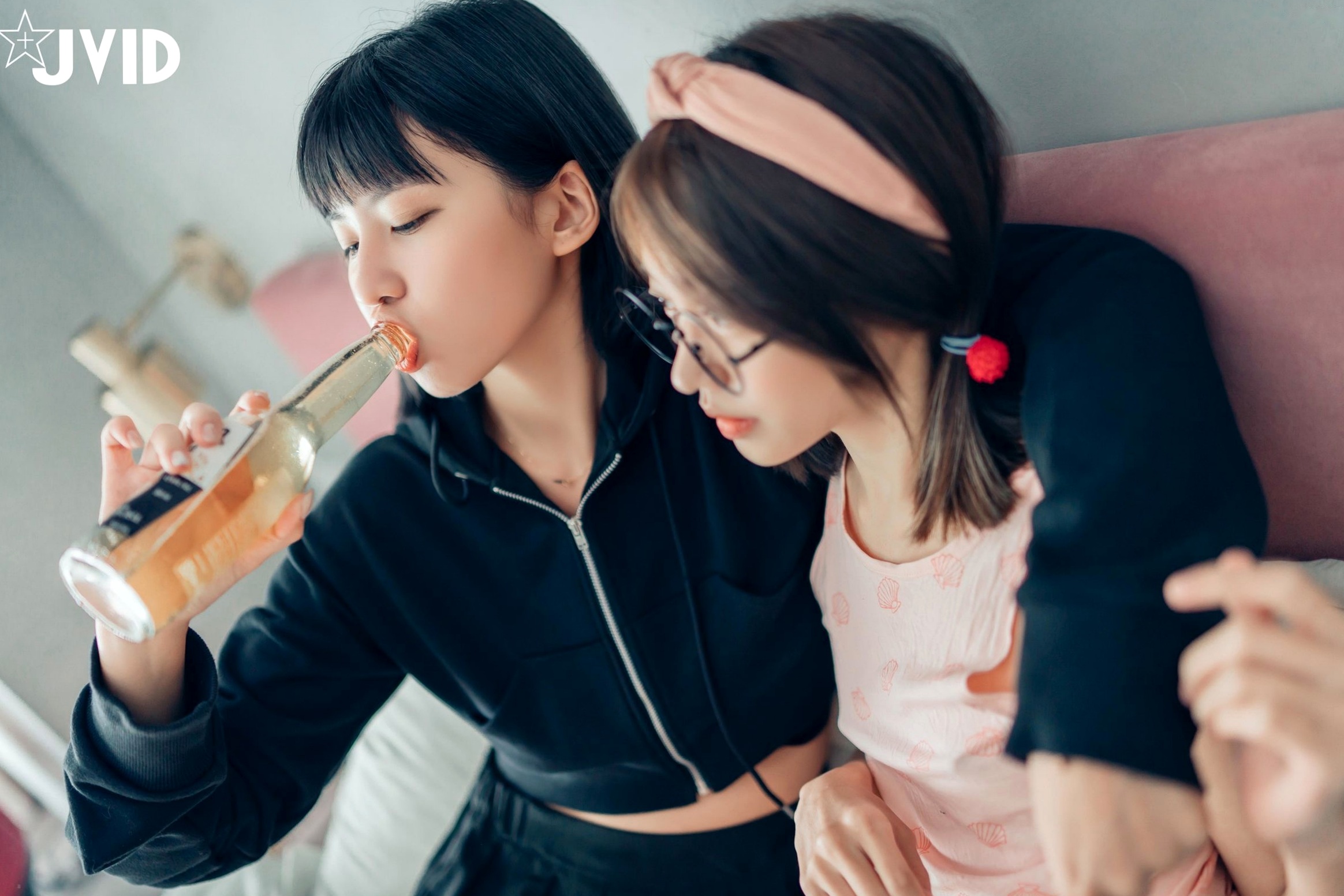 Gallery - JVID果寶寶与妍妍闺蜜私房大片：清新唯美双生花，展现治愈系极品尤物的曼妙身姿与极致性感诱惑JVID性感诱惑尤物私房照大尺度 女神私房照_秀色女神 - image 10
