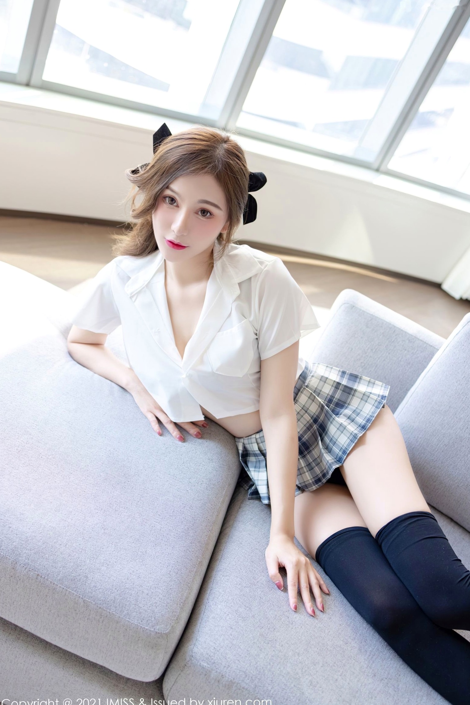Gallery - 《IMiss爱蜜社 - Honey Club -543-Lavinia肉肉-白衬衫学生装诱惑-黑丝美腿配蕾丝内衣-唯美居家私房写真》爱蜜社 - Honey Club 性感制服黑丝私房照 女神私房照_秀色女神 - image 18