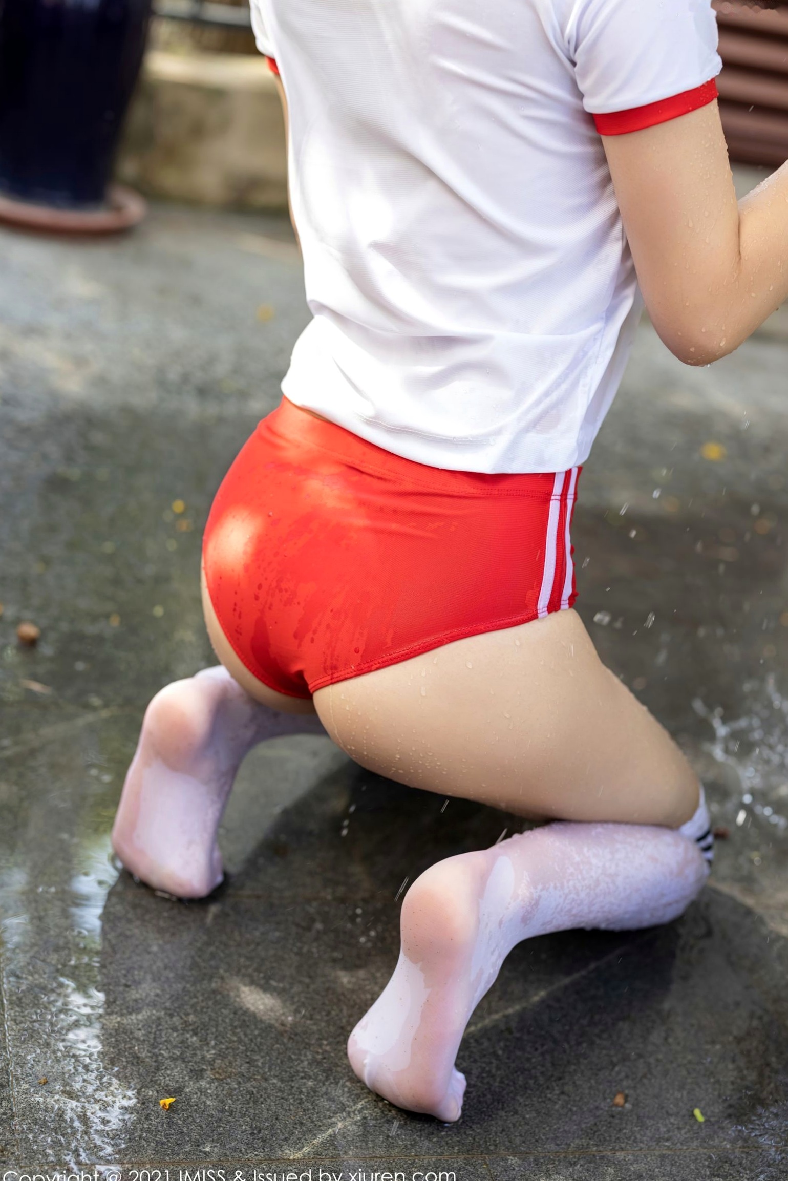 Gallery - IMiss爱蜜社 - Honey Club -542-九月生：户外运动装泳池湿身写真，白T短裤展现极致青春诱惑爱蜜社 - Honey Club 湿身户外泳池诱惑 女神私房照_秀色女神 - image 14