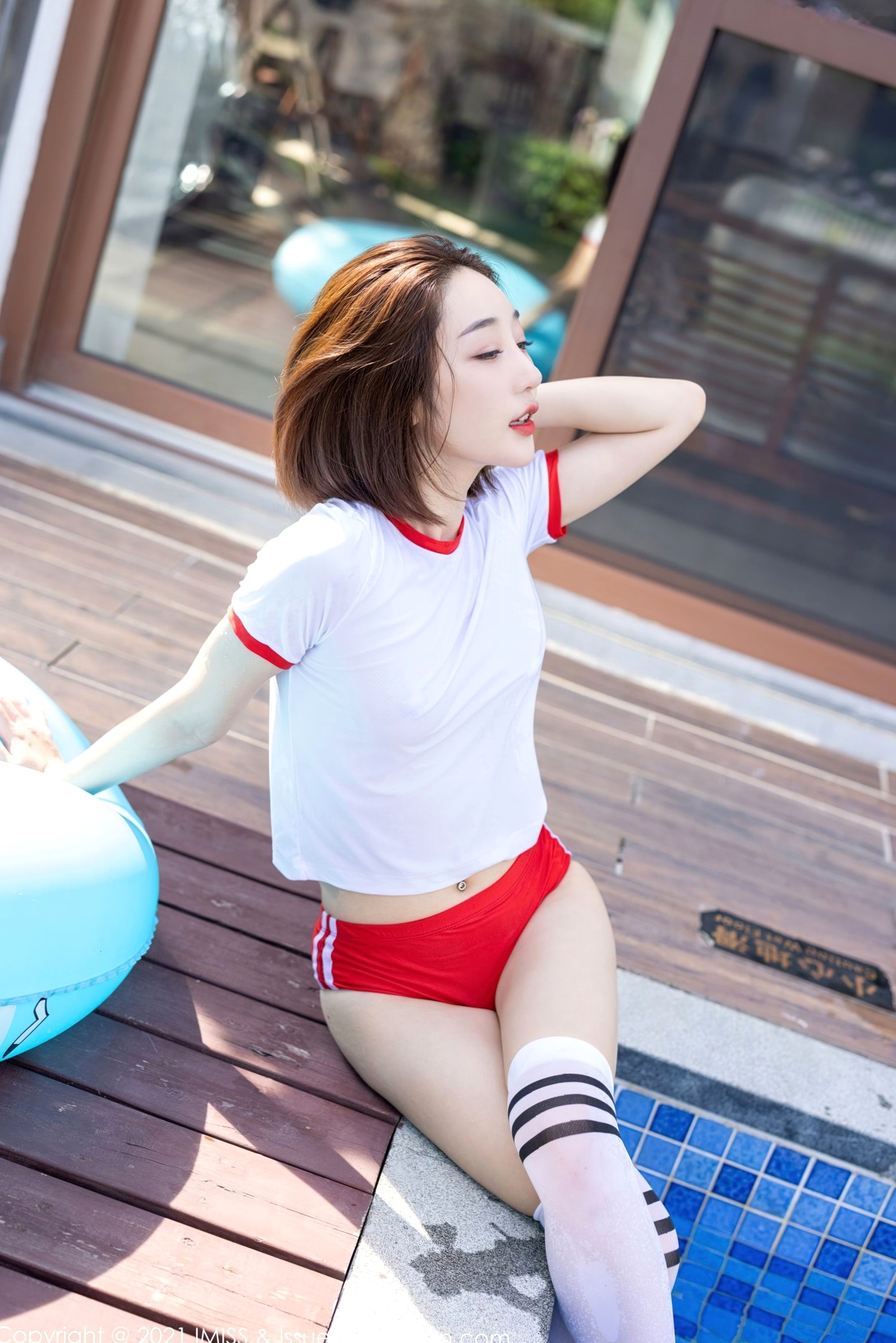 Gallery - IMiss爱蜜社 - Honey Club -542-九月生：户外运动装泳池湿身写真，白T短裤展现极致青春诱惑爱蜜社 - Honey Club 湿身户外泳池诱惑 女神私房照_秀色女神 - image 43