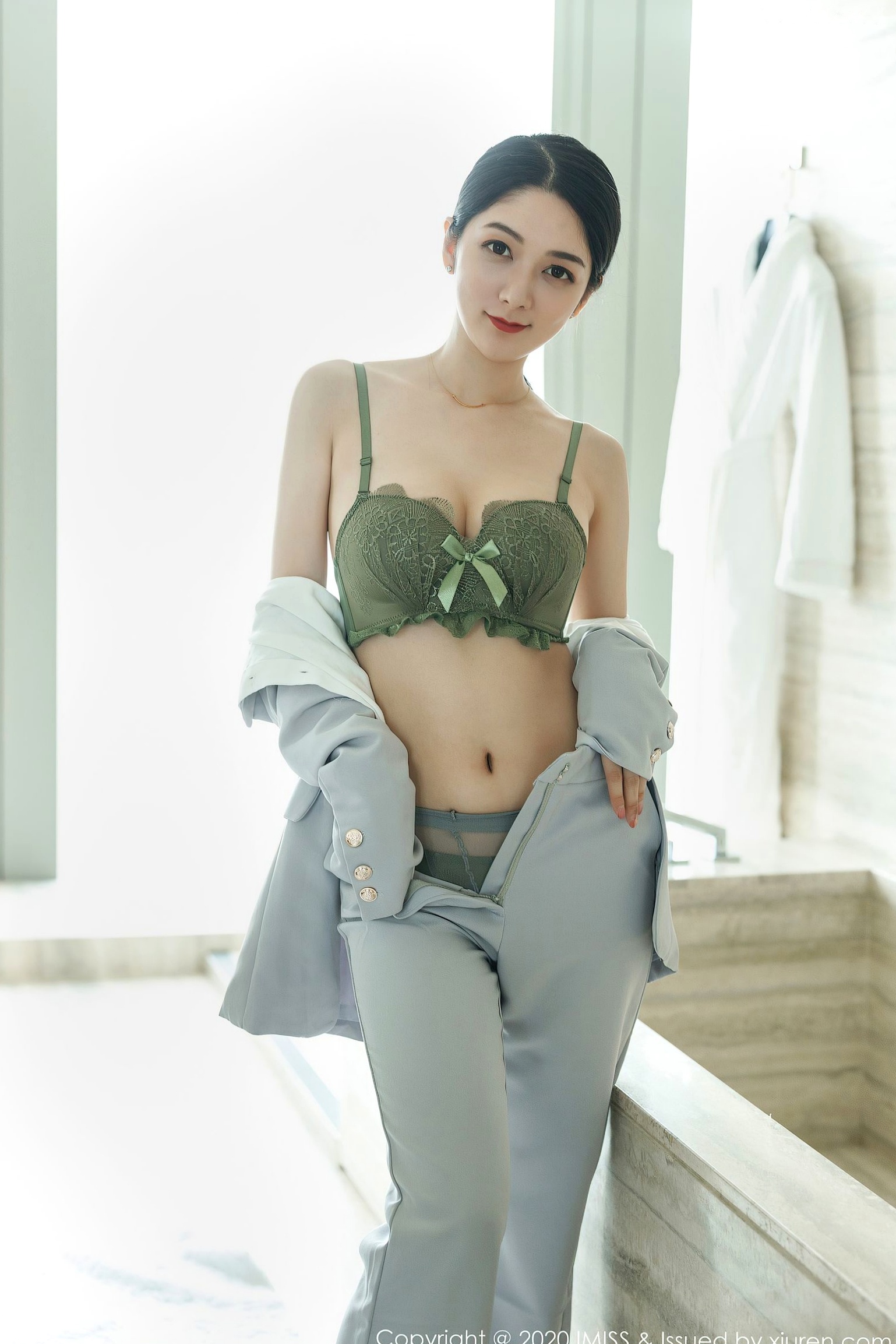 Gallery - IMiss爱蜜社 - Honey Club -483-小热巴：干练灰色西装与性感内衣碰撞，室内职场风私房写真，御姐诱惑，无圣光大尺度视觉盛宴爱蜜社 - Honey Club 性感制服诱惑私房照内衣大尺度 女神私房照_秀色女神 - image 19