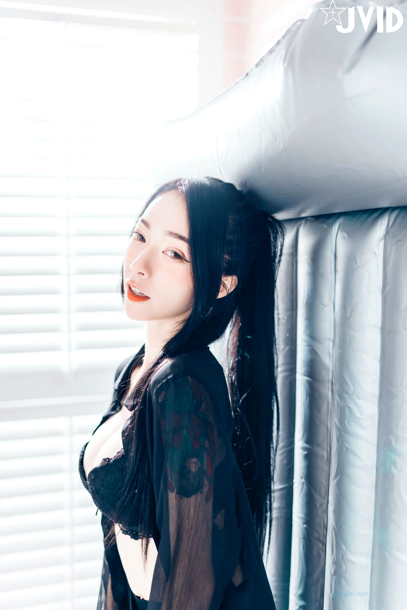Gallery - JVID乐乐与飘飘：职场诱惑下的黑丝终极奥义，双人私房亲密写真，极致身材视觉盛宴性感诱惑私房照黑丝JVID 女神私房照_秀色女神 - image 29