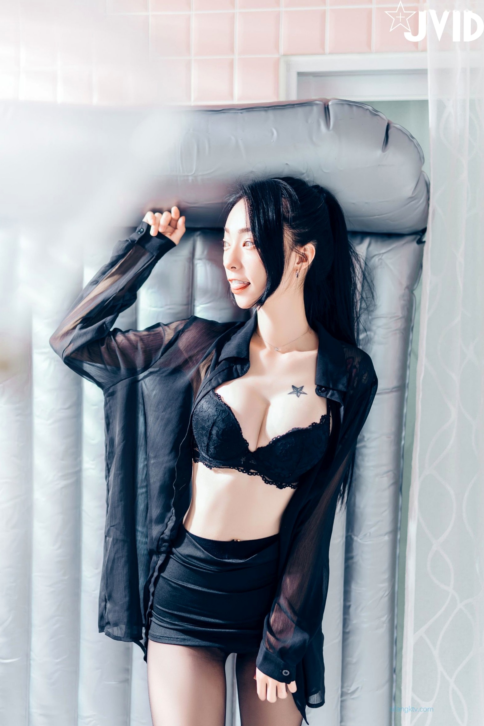 Gallery - JVID乐乐与飘飘：职场诱惑下的黑丝终极奥义，双人私房亲密写真，极致身材视觉盛宴性感诱惑私房照黑丝JVID 女神私房照_秀色女神 - image 30