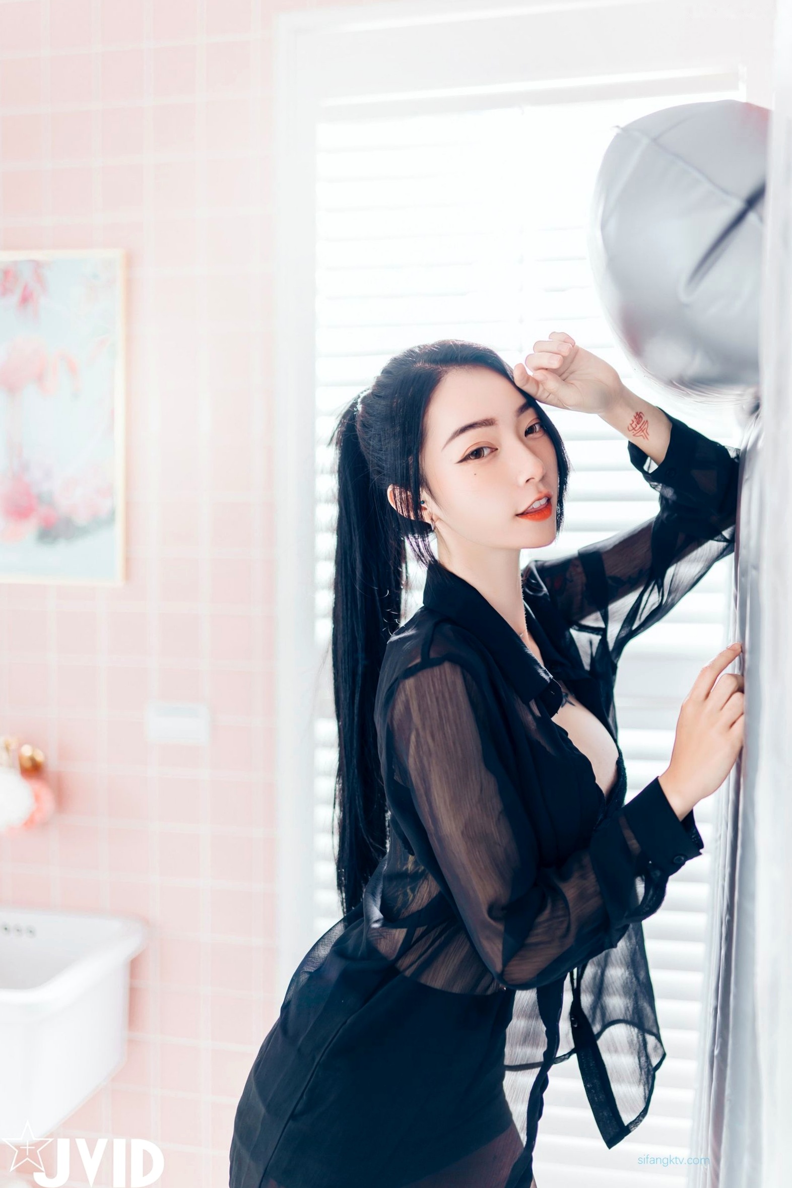 Gallery - JVID乐乐与飘飘：职场诱惑下的黑丝终极奥义，双人私房亲密写真，极致身材视觉盛宴性感诱惑私房照黑丝JVID 女神私房照_秀色女神 - image 32
