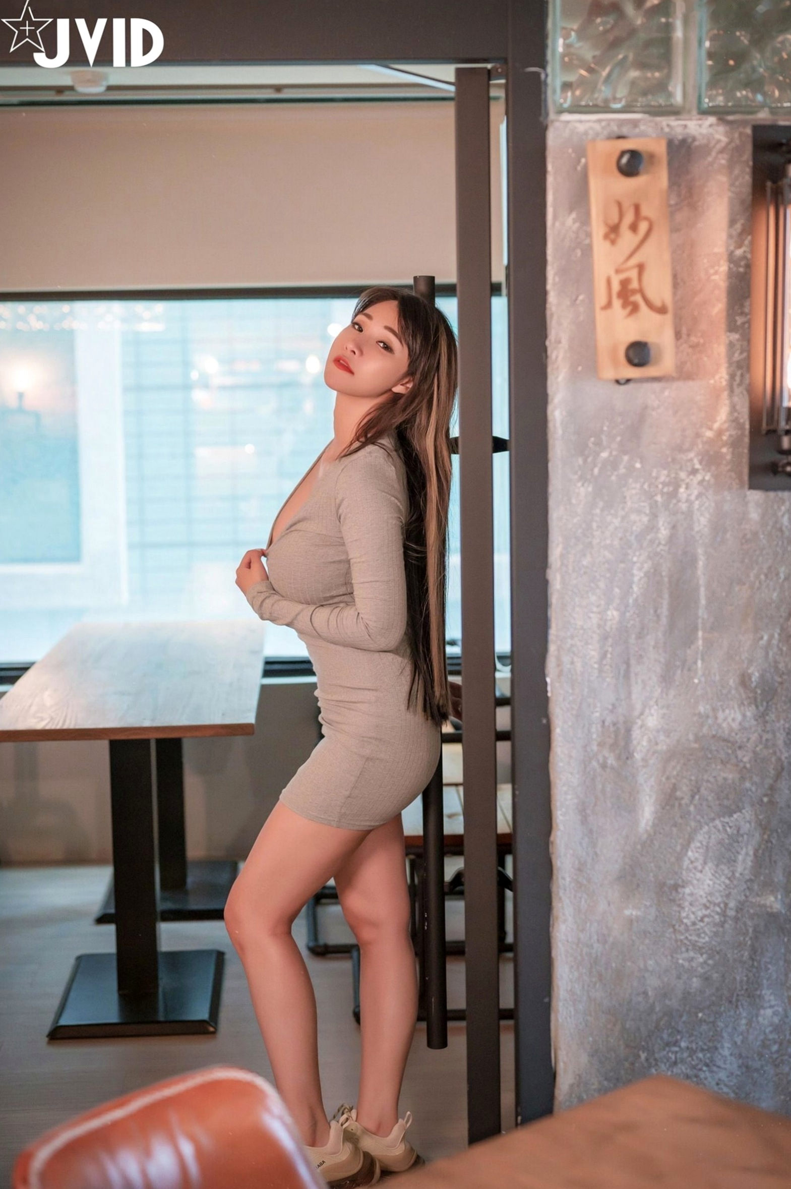 Gallery - JVID-乐乐：寂寞旅人咖啡馆围裙诱惑，大尺度私房写真演绎极致性感美臀与傲人身材JVID性感诱惑私房照大尺度 女神私房照_秀色女神 - image 2