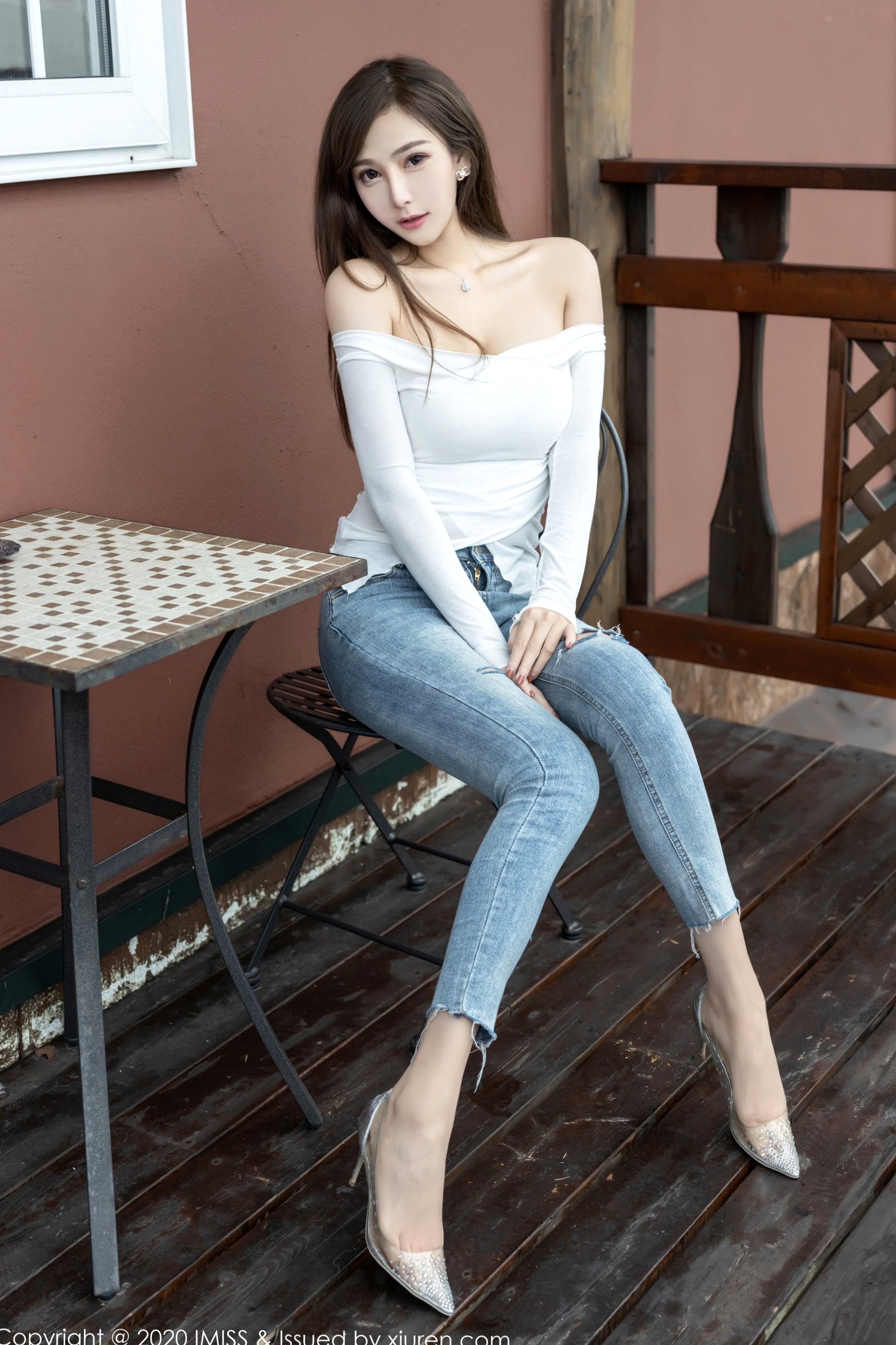 Gallery - IMiss爱蜜社 - Honey Club  Lavinia肉肉 北海道旅拍精选：黑色蕾丝内衣性感私房与户外时尚穿搭爱蜜社 - Honey Club 性感诱惑私房照美腿 女神私房照_秀色女神 - image 51