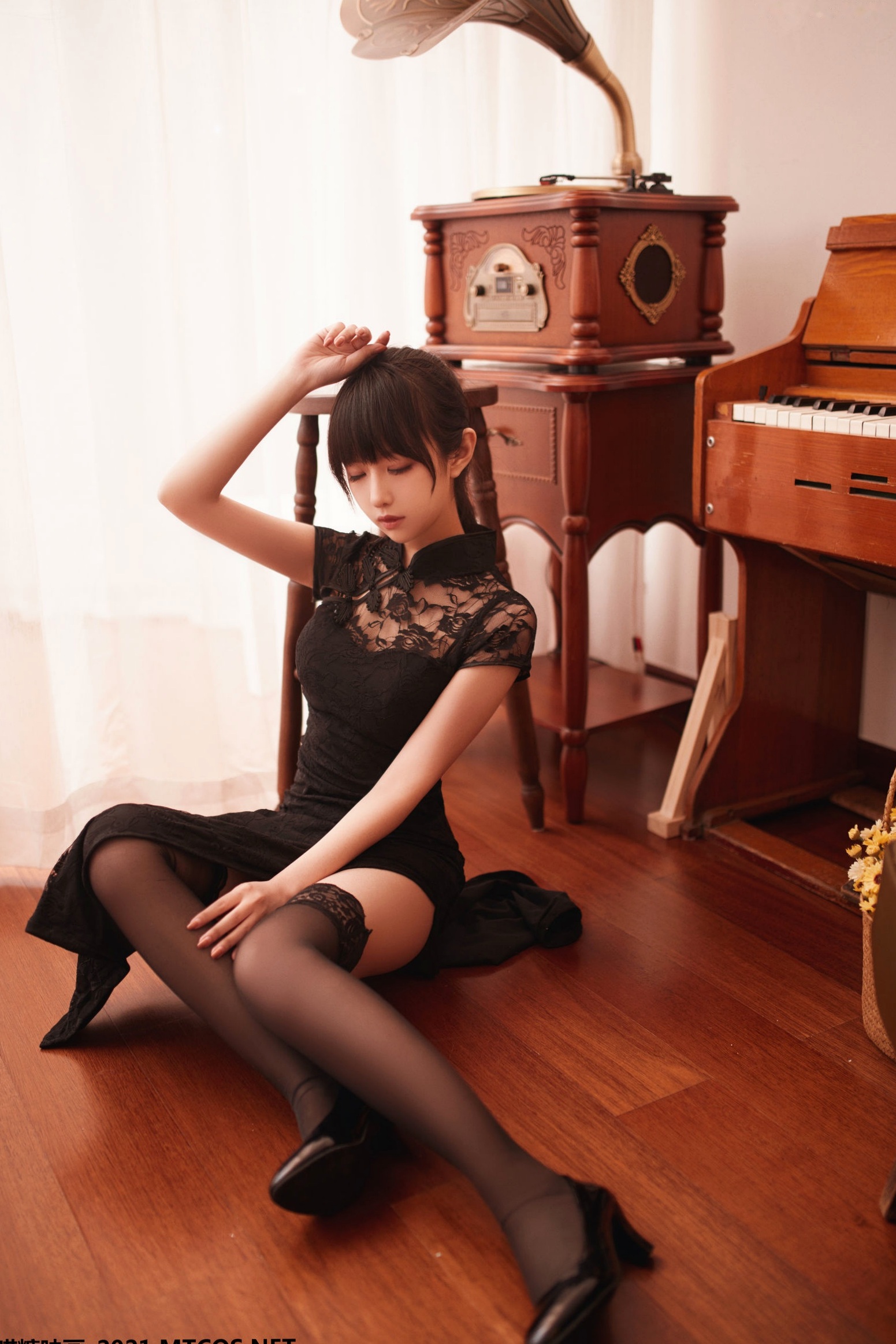 Gallery - MTCos喵糖映画-Vol.463-《窗前女友》：居家黑丝美腿私房，清新女神的反差诱惑黑丝美腿私房照性感清新 女神私房照_秀色女神 - image 14