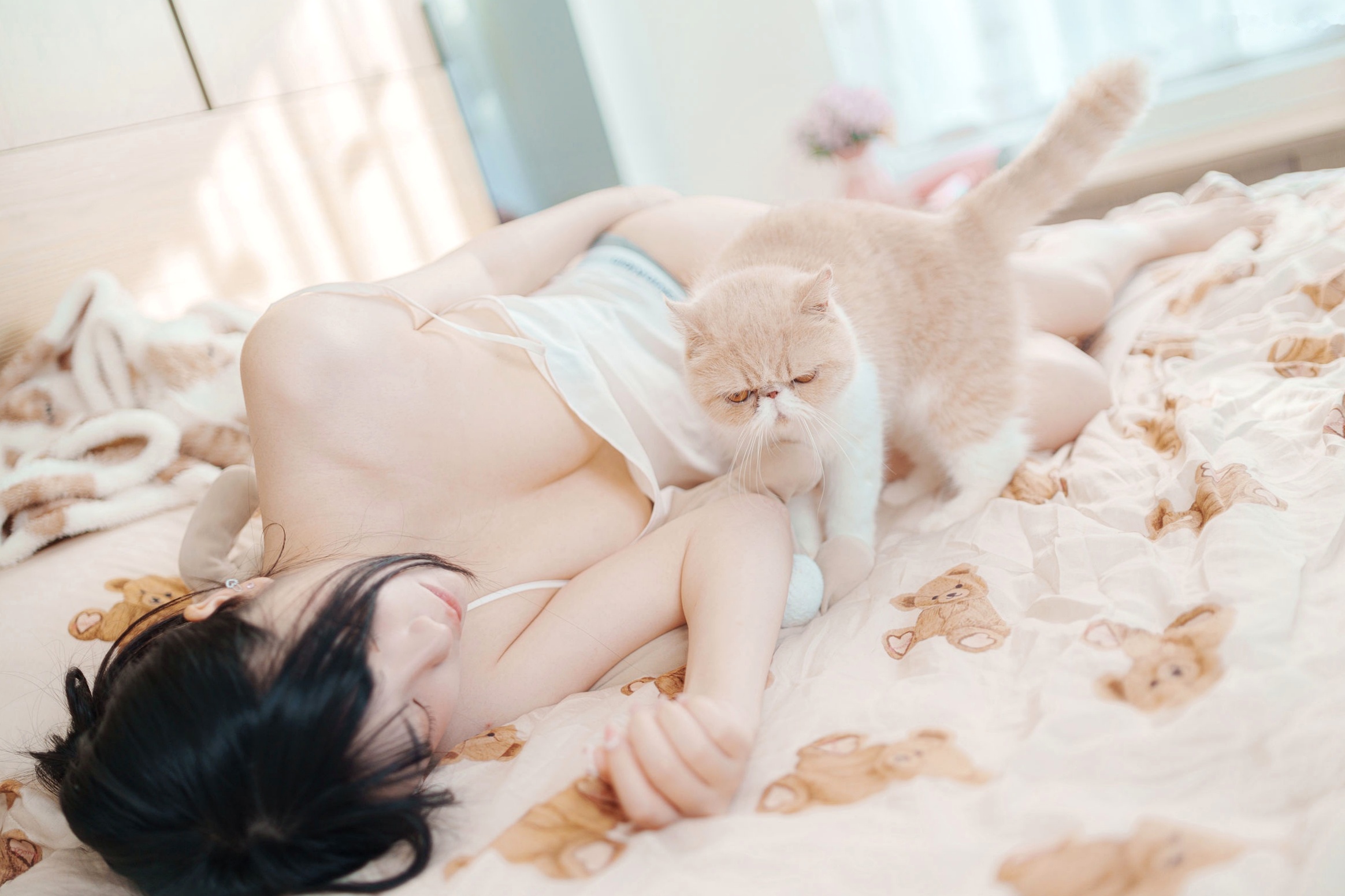 Gallery - 落落Raku-Your-Waifu-2022.12月订阅：清新治愈居家私房照，萌宠相伴尽显少女诱惑私房照治愈系诱惑家居 女神私房照_秀色女神 - image 22
