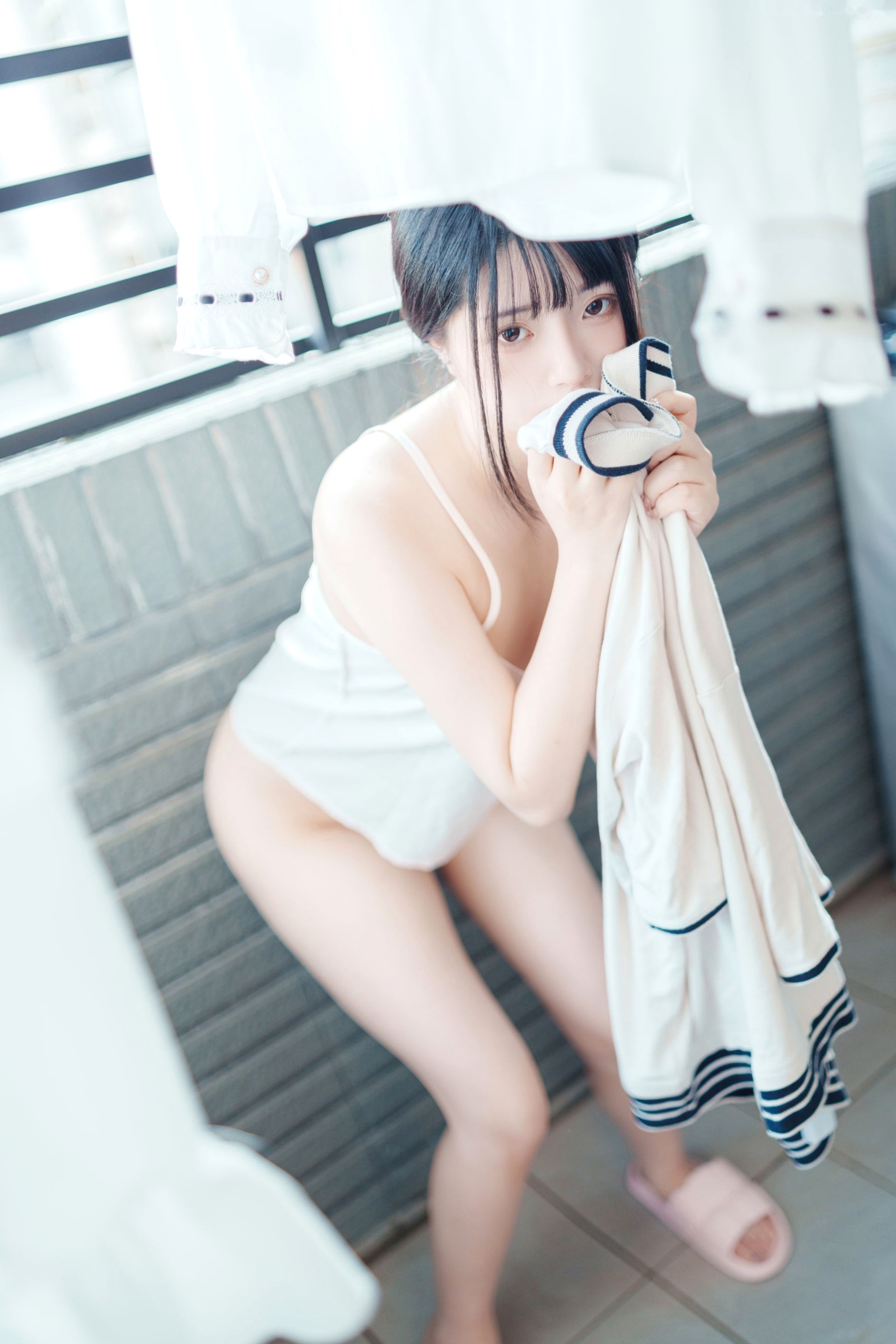 Gallery - 落落Raku-Your-Waifu-2022.12月订阅：清新治愈居家私房照，萌宠相伴尽显少女诱惑私房照治愈系诱惑家居 女神私房照_秀色女神 - image 44