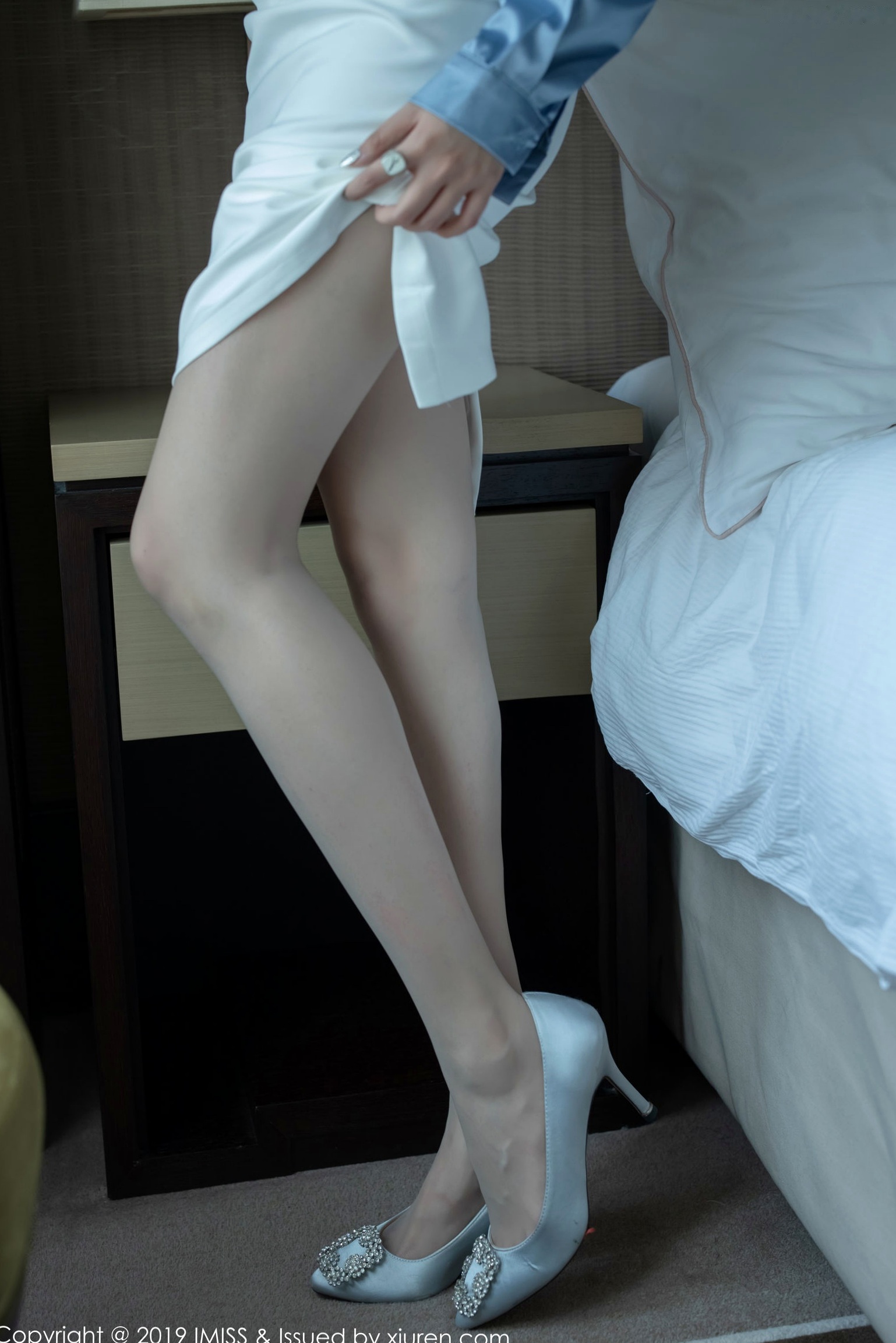 Gallery - IMiss爱蜜社 - Honey Club  424 许诺 职场OL诱惑写真，蓝色衬衫与修身包臀裙尽显知性美腿，性感内衣秀大尺度福利爱蜜社 - Honey Club 性感诱惑私房照美腿 女神私房照_秀色女神 - image 12