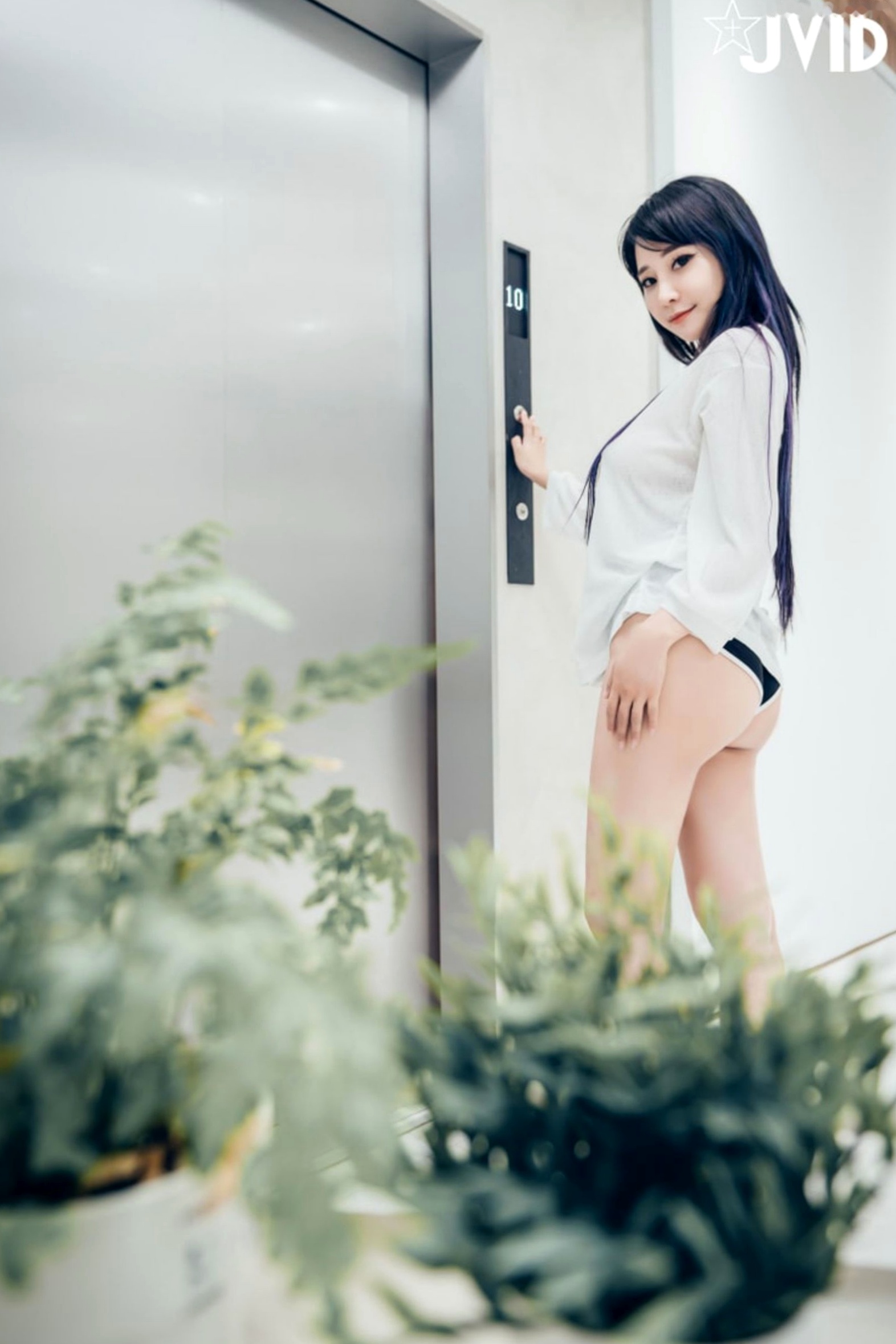 Gallery - JVID-乐乐-电梯紧急停止：大尺度私密互动，极致诱惑身材展现，挑战视觉极限的18禁惊艳大片性感诱惑私房照大尺度JVID 女神私房照_秀色女神 - image 8