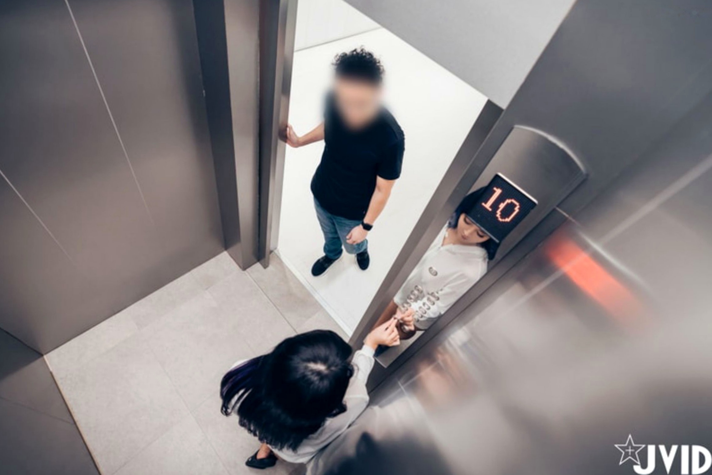 Gallery - JVID-乐乐-电梯紧急停止：大尺度私密互动，极致诱惑身材展现，挑战视觉极限的18禁惊艳大片性感诱惑私房照大尺度JVID 女神私房照_秀色女神 - image 19