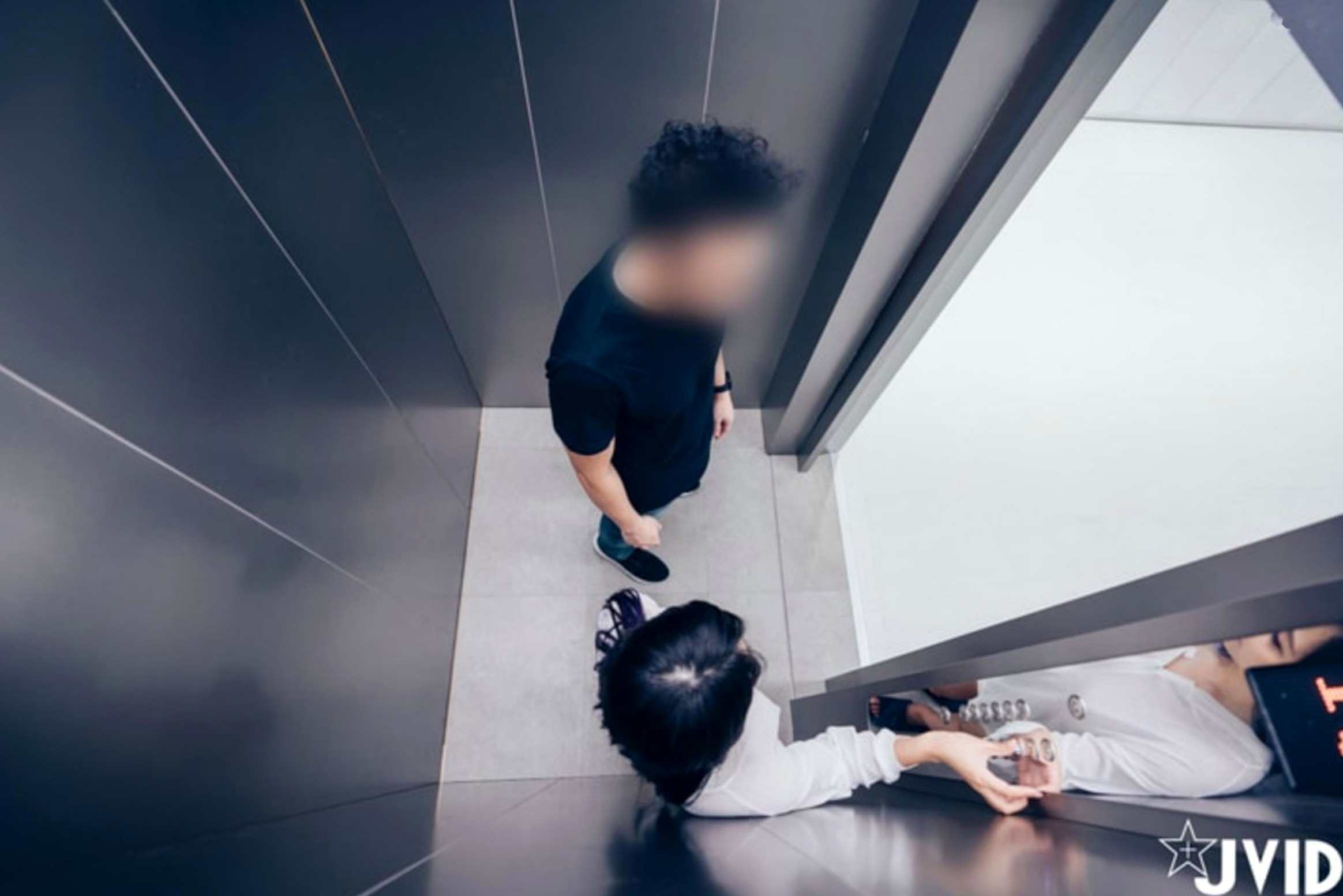 Gallery - JVID-乐乐-电梯紧急停止：大尺度私密互动，极致诱惑身材展现，挑战视觉极限的18禁惊艳大片性感诱惑私房照大尺度JVID 女神私房照_秀色女神 - image 20