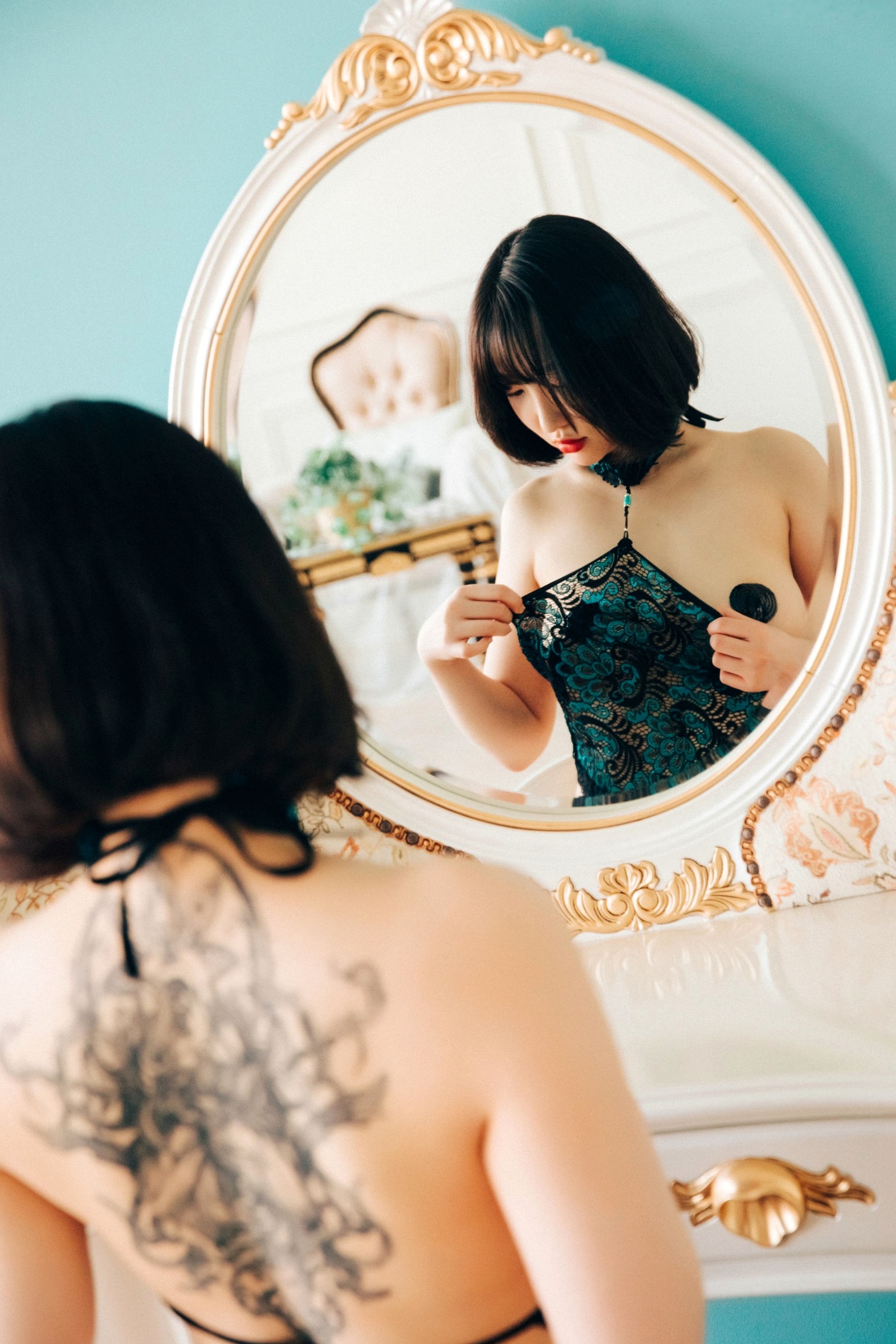 Gallery - 韩国美女孙乐乐Son-YeEun：卧室私房大尺度写真，复古眼镜清新短发，极致油光诱惑，女王归来无圣光福利韩国性感私房照大尺度诱惑 女神私房照_秀色女神 - image 24