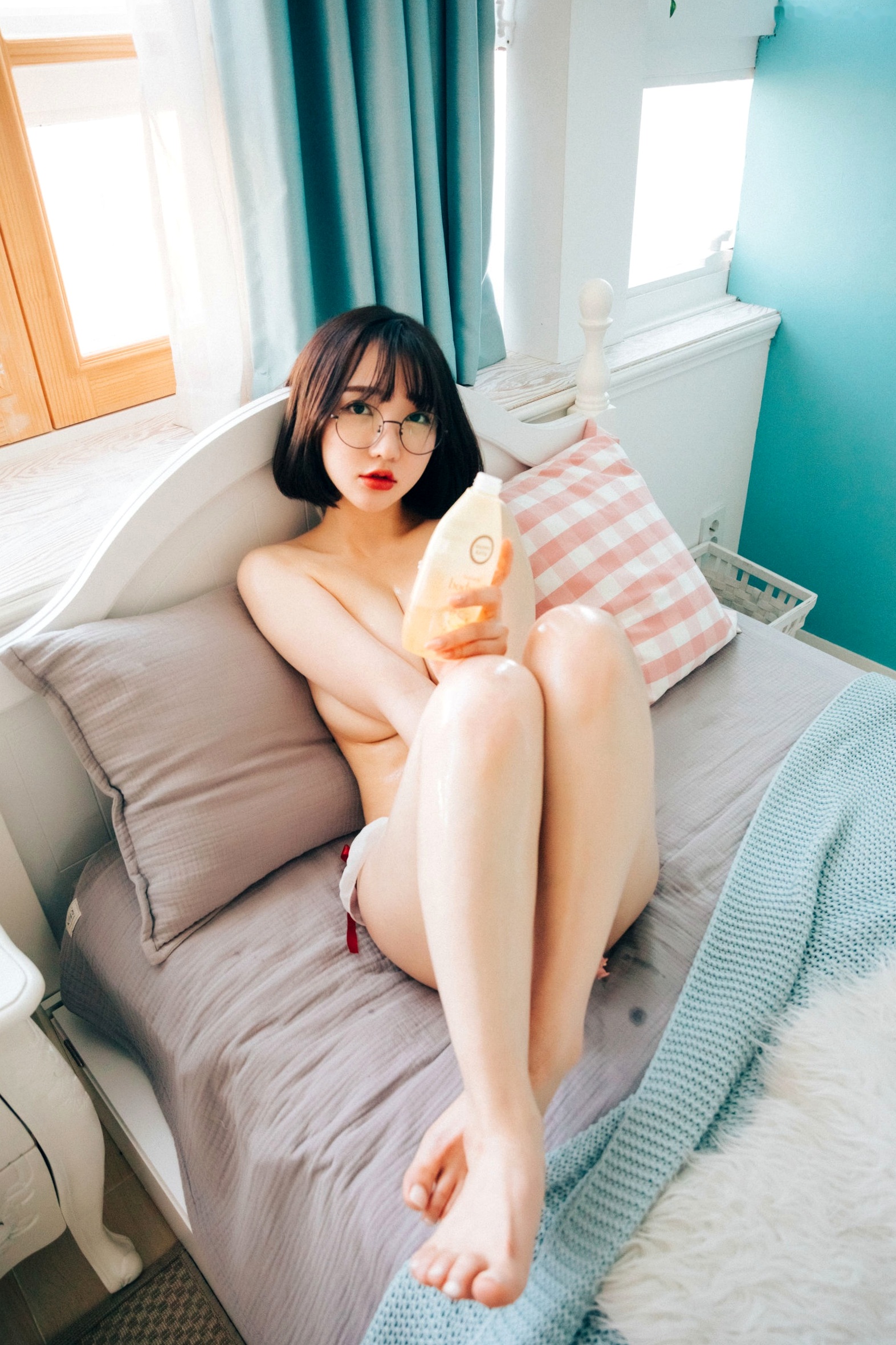Gallery - 韩国美女孙乐乐Son-YeEun：卧室私房大尺度写真，复古眼镜清新短发，极致油光诱惑，女王归来无圣光福利韩国性感私房照大尺度诱惑 女神私房照_秀色女神 - image 88