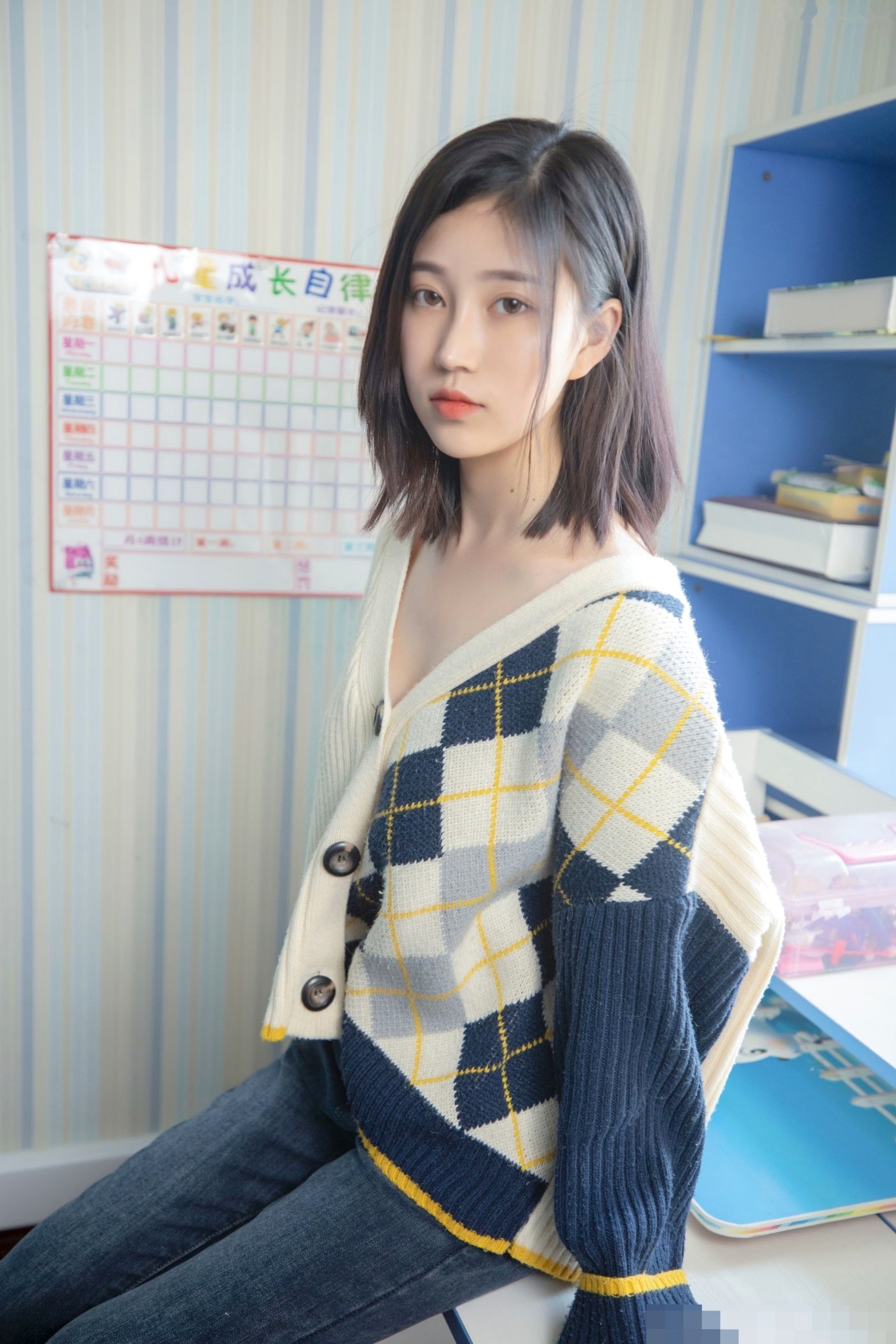 Gallery - 年年Nnian-子然私房照：清新针织衫露肩诱惑，白嫩足部丝袜特写，清纯可爱的家居生活风摄影私房照丝袜清新诱惑治愈系 女神私房照_秀色女神 - image 52