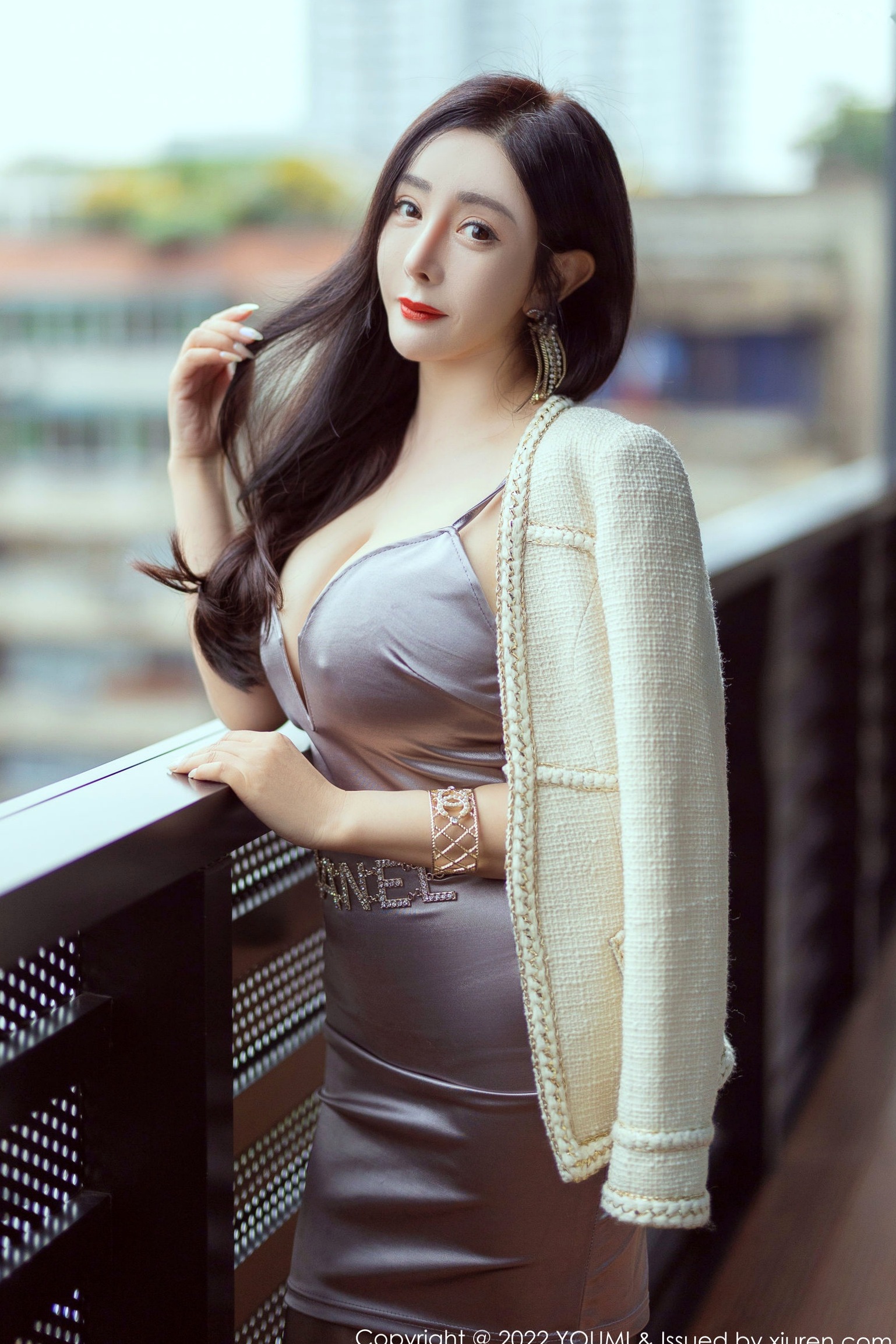 Gallery - 尤蜜荟 - Chiness Model -741-允尔-成都旅拍私房大尺度女神，性感紫色吊带裙搭配金属链条内衣，极尽诱惑魅力！性感诱惑大尺度尤蜜荟 - Chiness Model 美腿 女神私房照_秀色女神 - image 3