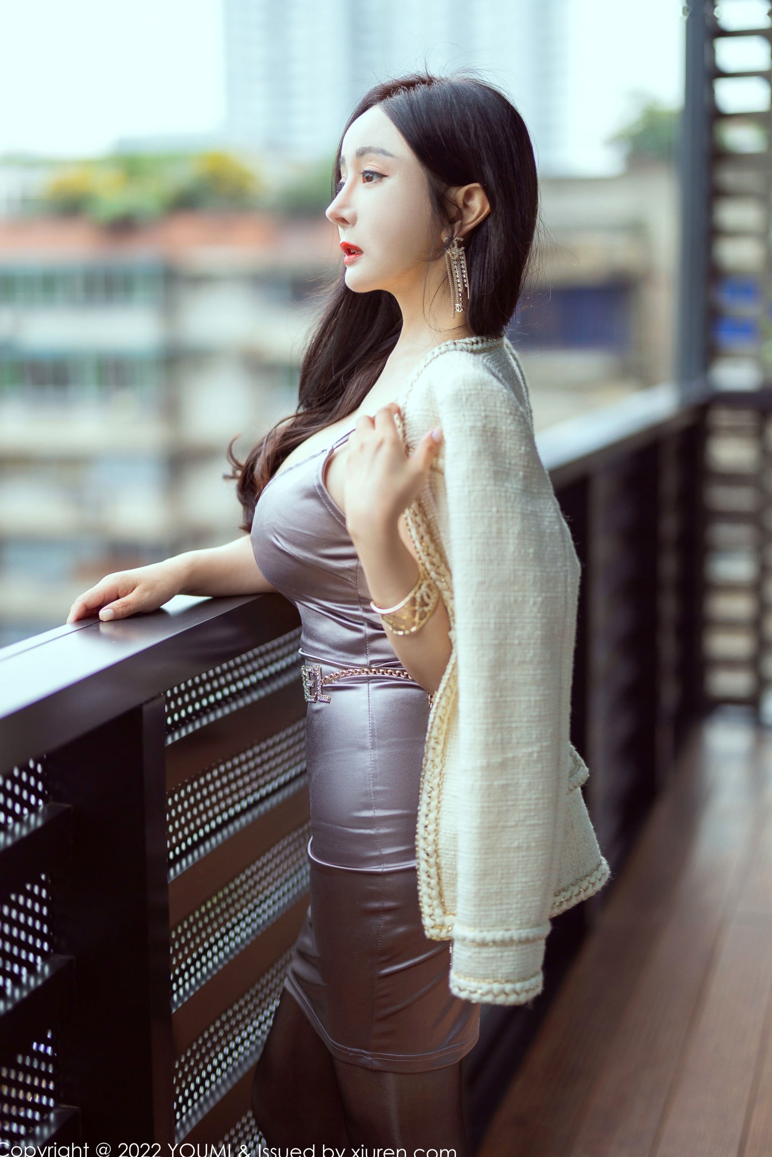 Gallery - 尤蜜荟 - Chiness Model -741-允尔-成都旅拍私房大尺度女神，性感紫色吊带裙搭配金属链条内衣，极尽诱惑魅力！性感诱惑大尺度尤蜜荟 - Chiness Model 美腿 女神私房照_秀色女神 - image 5