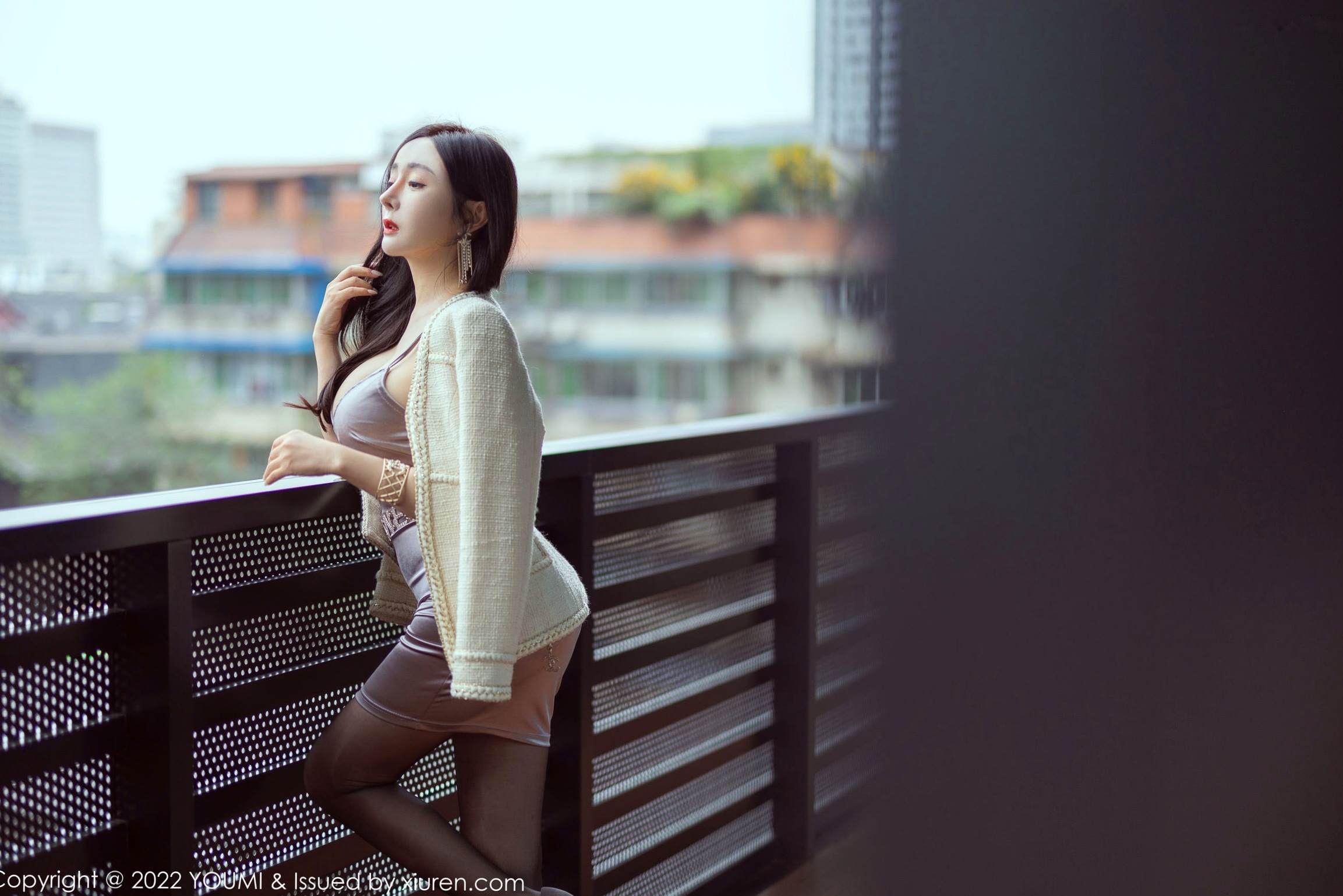 Gallery - 尤蜜荟 - Chiness Model -741-允尔-成都旅拍私房大尺度女神，性感紫色吊带裙搭配金属链条内衣，极尽诱惑魅力！性感诱惑大尺度尤蜜荟 - Chiness Model 美腿 女神私房照_秀色女神 - image 9