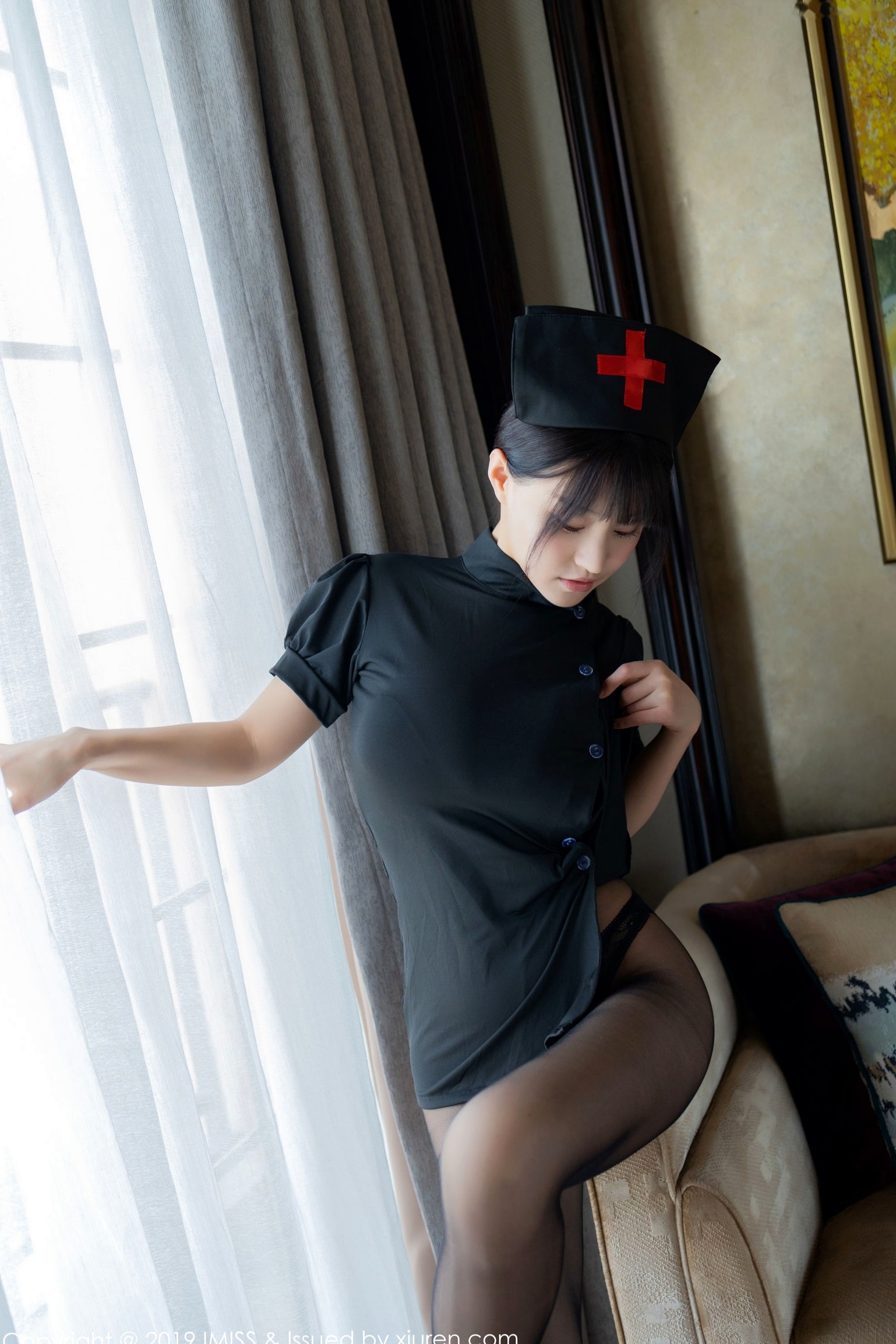 Gallery - IMiss爱蜜社 - Honey Club 朱可儿：暗黑护士系列私房美照，极致黑丝制服诱惑与性感曲线的高清演绎爱蜜社 - Honey Club 性感诱惑制服黑丝护士 女神私房照_秀色女神 - image 1