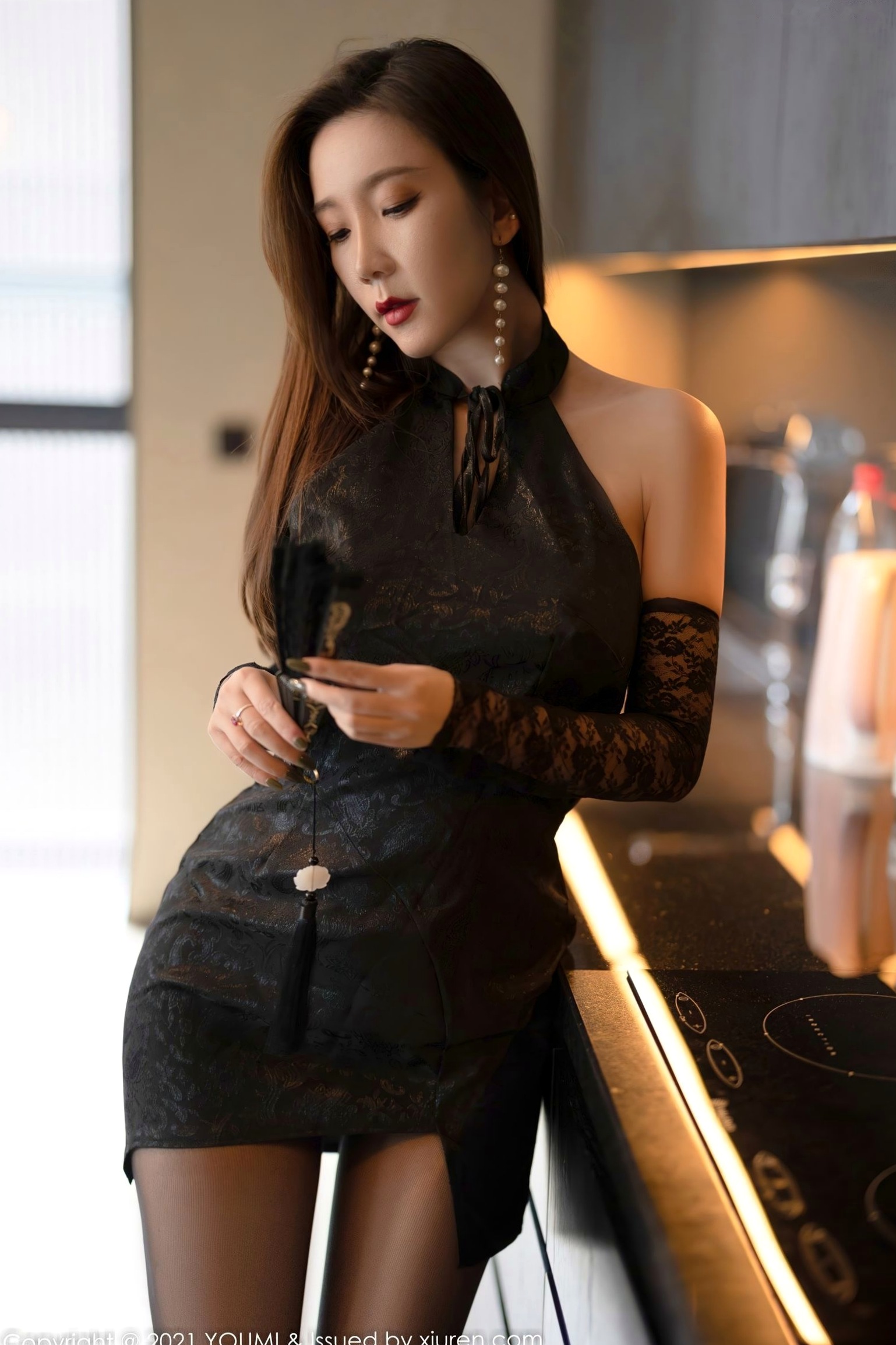 Gallery - YouMi尤蜜荟 - Chiness Model -艾静香-极致诱惑黑色蕾丝露背装与黑丝时尚私房写真尤蜜荟 - Chiness Model 性感诱惑私房照黑丝 女神私房照_秀色女神 - image 1
