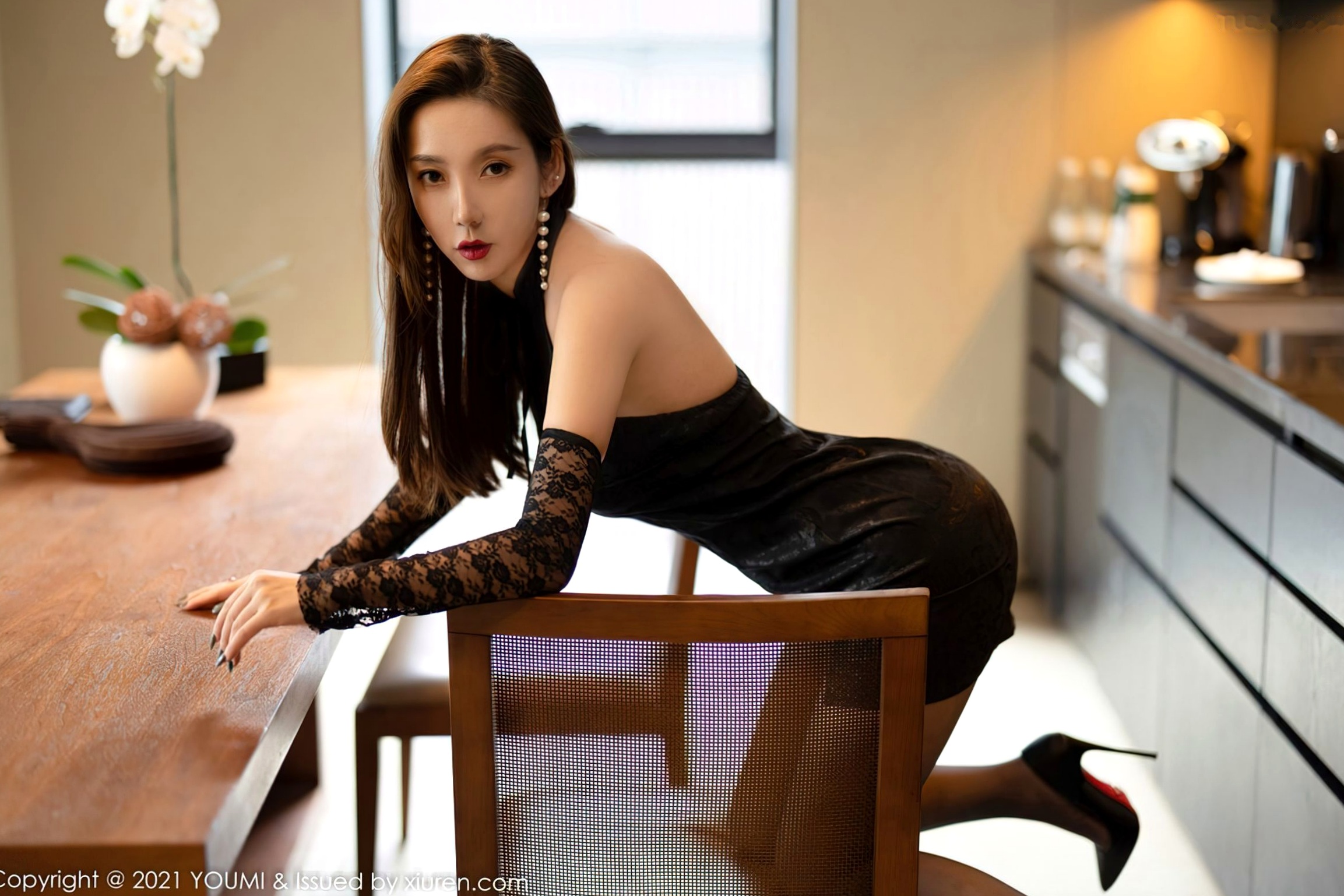 Gallery - YouMi尤蜜荟 - Chiness Model -艾静香-极致诱惑黑色蕾丝露背装与黑丝时尚私房写真尤蜜荟 - Chiness Model 性感诱惑私房照黑丝 女神私房照_秀色女神 - image 20