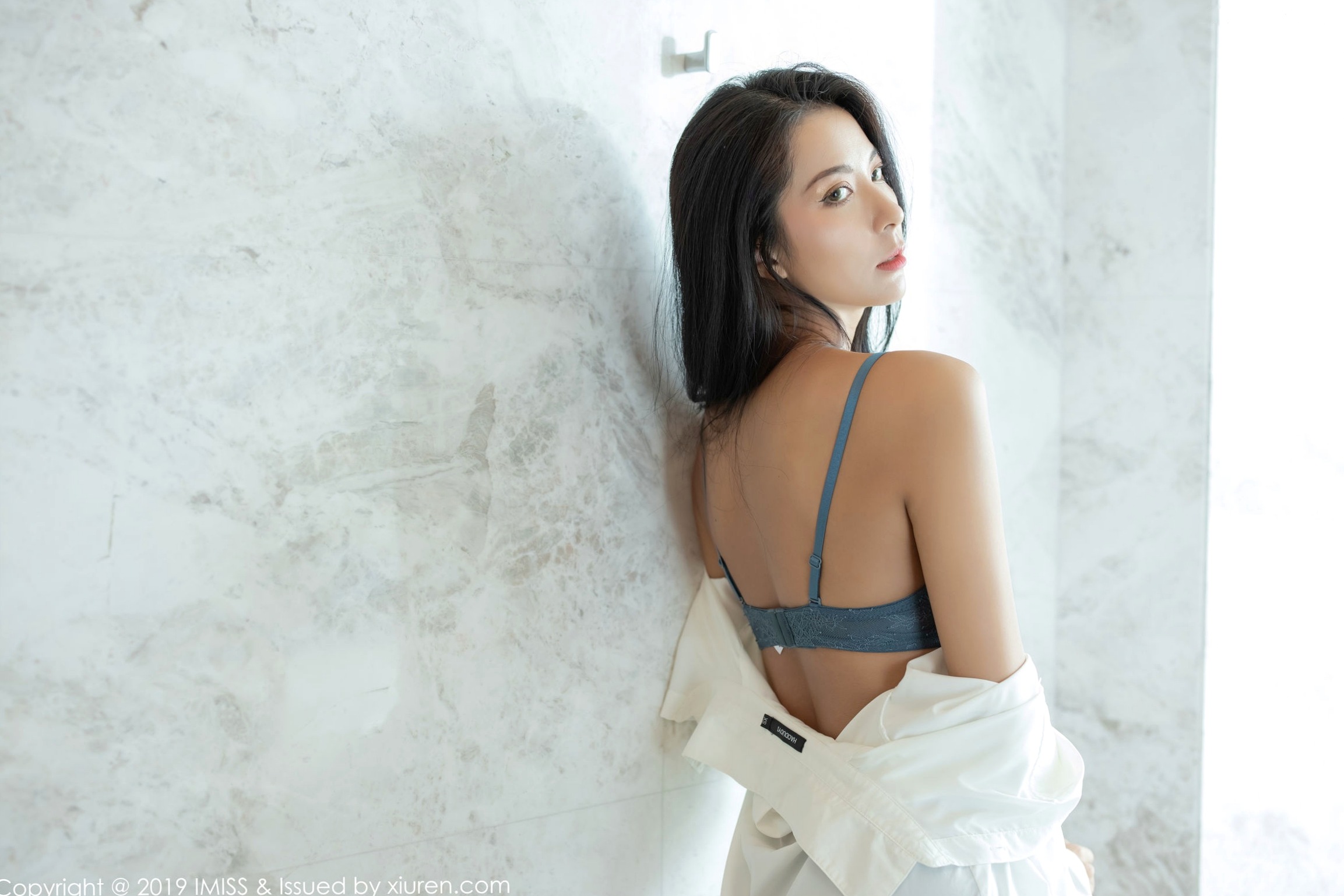 Gallery - IMiss爱蜜社 - Honey Club 第386期Pretty私房照：女神白衬衣与蕾丝内衣诱惑，展现超薄肉丝美腿的极致性感浴室拍摄爱蜜社 - Honey Club 性感丝袜私房照诱惑 女神私房照_秀色女神 - image 48