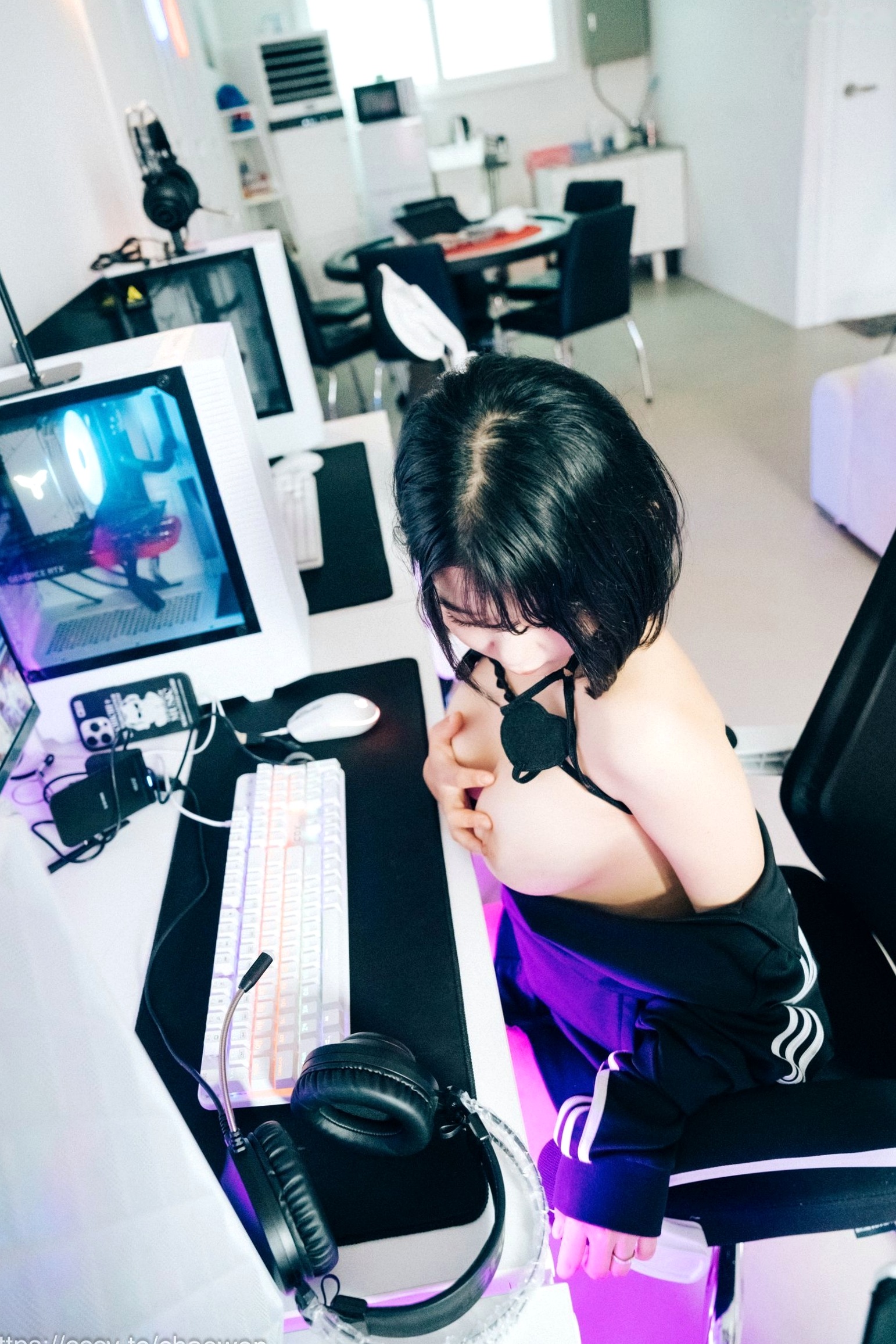 Gallery - 韩国美女琪雅Zia电玩少女写真 电竞赛博风格居家私房诱惑 大尺度游戏室极品女神套图韩国性感诱惑大尺度私房照 女神私房照_秀色女神 - image 10