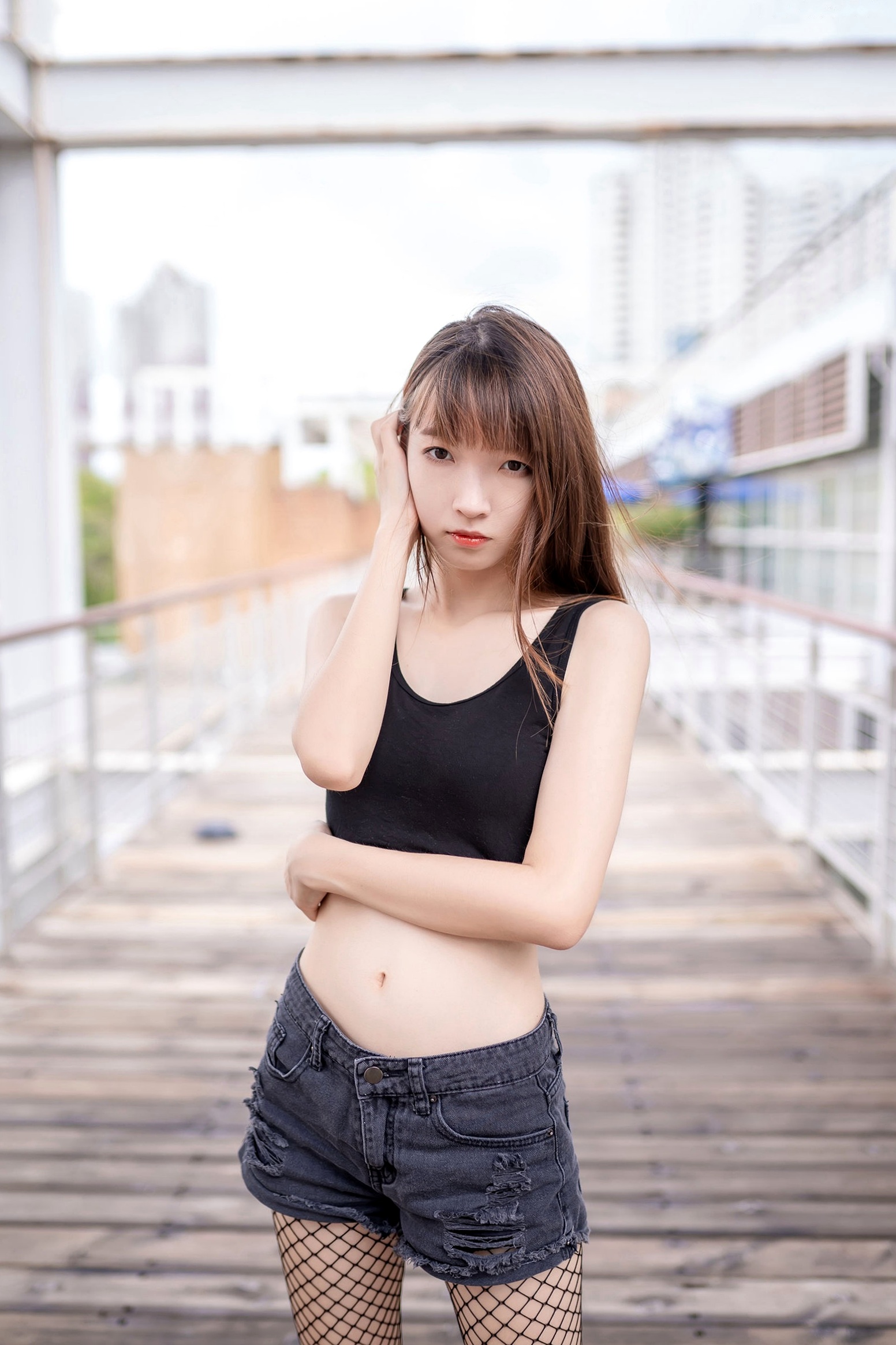 Gallery - MTCos喵糖映画-Vol.422-网袜少女街拍，潮流热裤展现迷人长腿与青春气息性感街拍美腿诱惑 女神私房照_秀色女神 - image 26