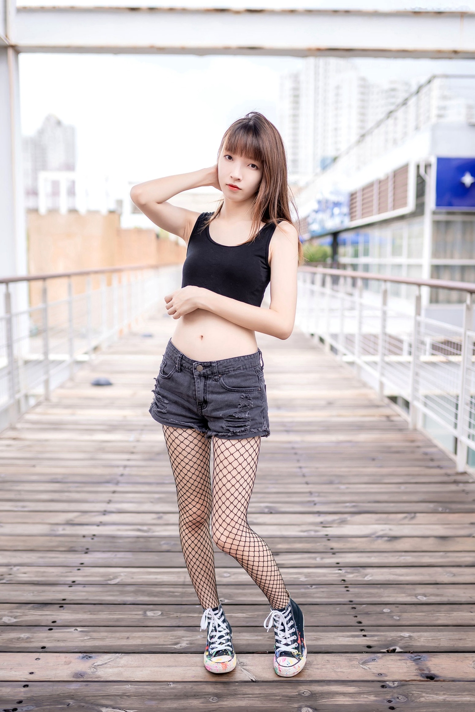 Gallery - MTCos喵糖映画-Vol.422-网袜少女街拍，潮流热裤展现迷人长腿与青春气息性感街拍美腿诱惑 女神私房照_秀色女神 - image 27