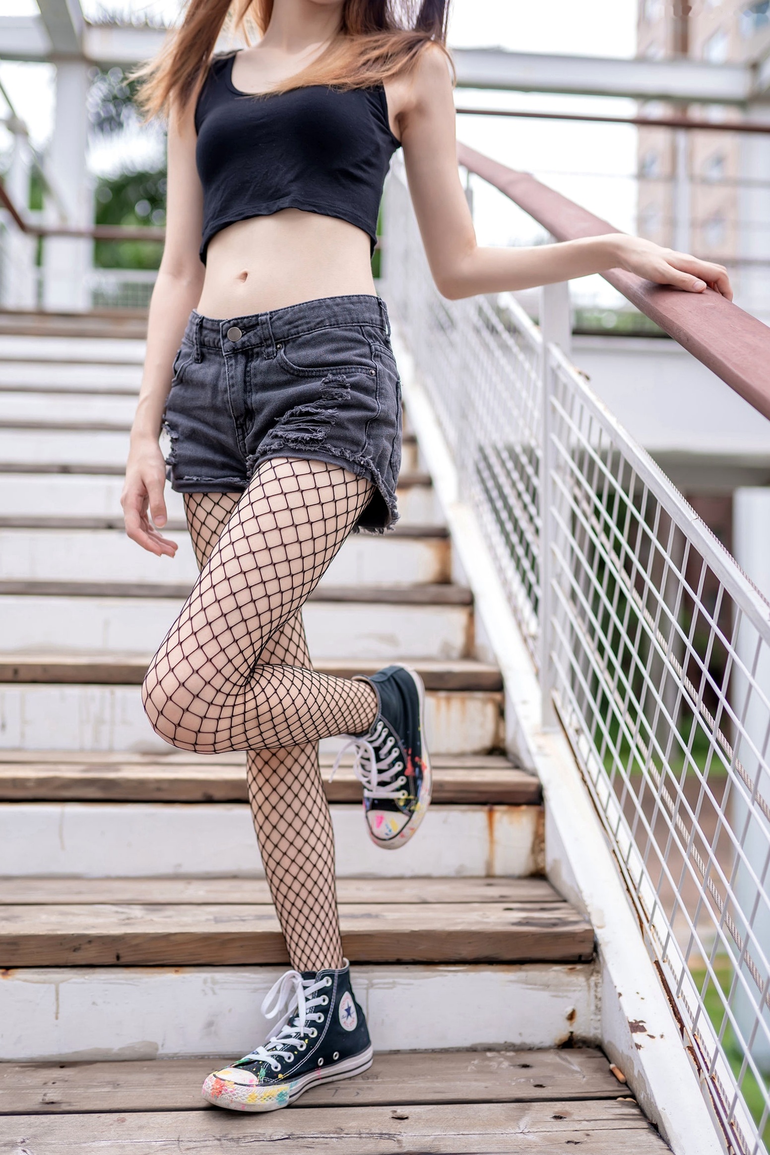Gallery - MTCos喵糖映画-Vol.422-网袜少女街拍，潮流热裤展现迷人长腿与青春气息性感街拍美腿诱惑 女神私房照_秀色女神 - image 38