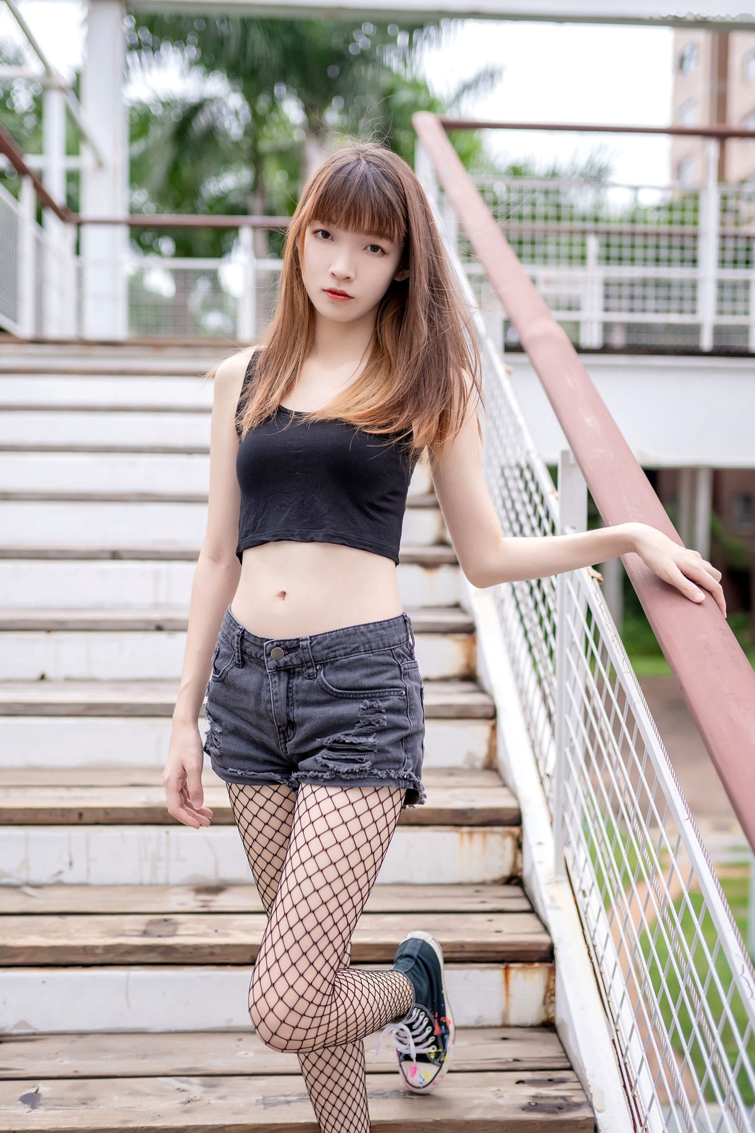 Gallery - MTCos喵糖映画-Vol.422-网袜少女街拍，潮流热裤展现迷人长腿与青春气息性感街拍美腿诱惑 女神私房照_秀色女神 - image 39