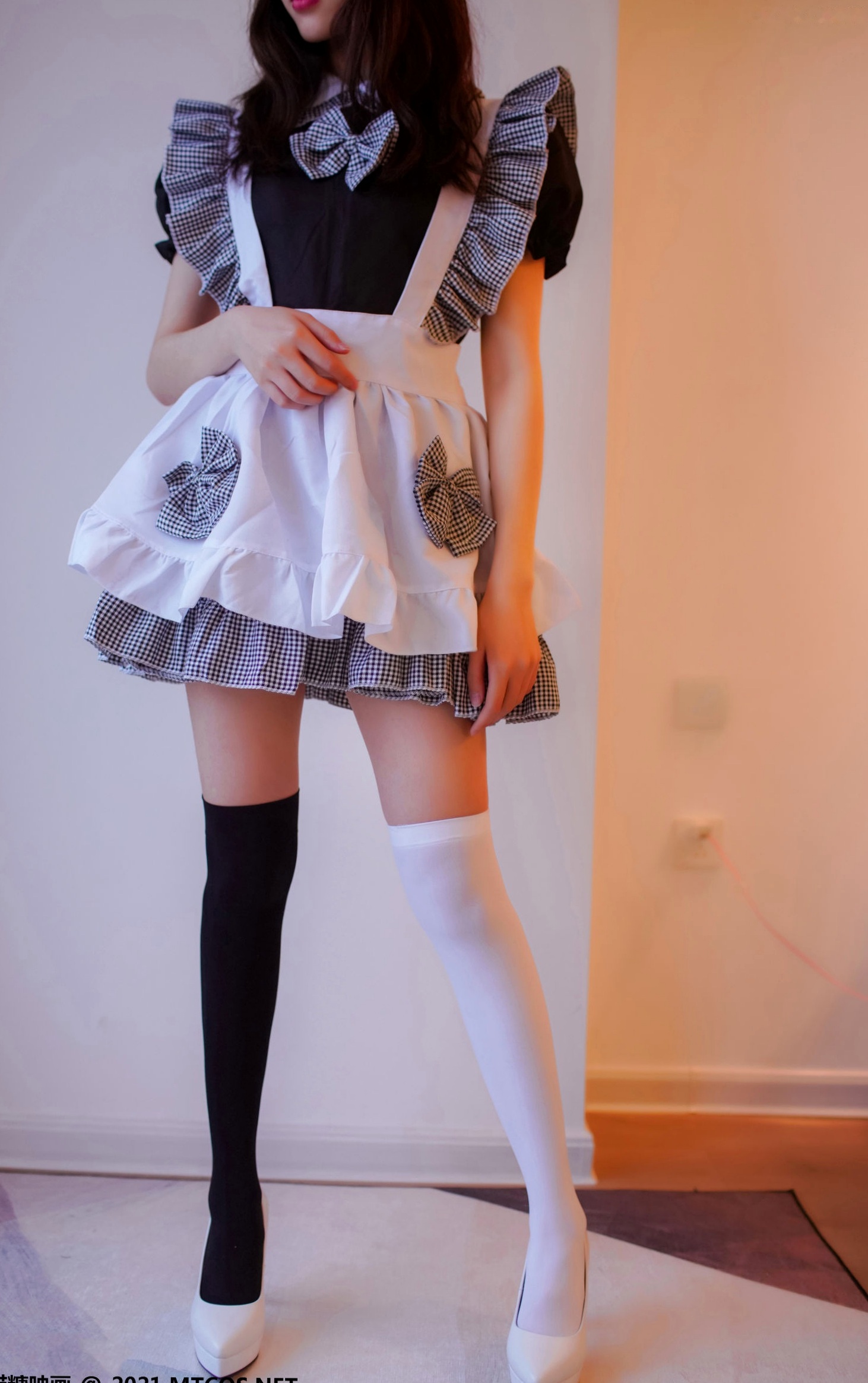 Gallery - MTCos喵糖映画-Vol.416-《黑白女仆》私房诱惑角色扮演，甜美少女不对称黑白丝袜俏皮家居写真女仆角色扮演丝袜清纯治愈系 女神私房照_秀色女神 - image 5