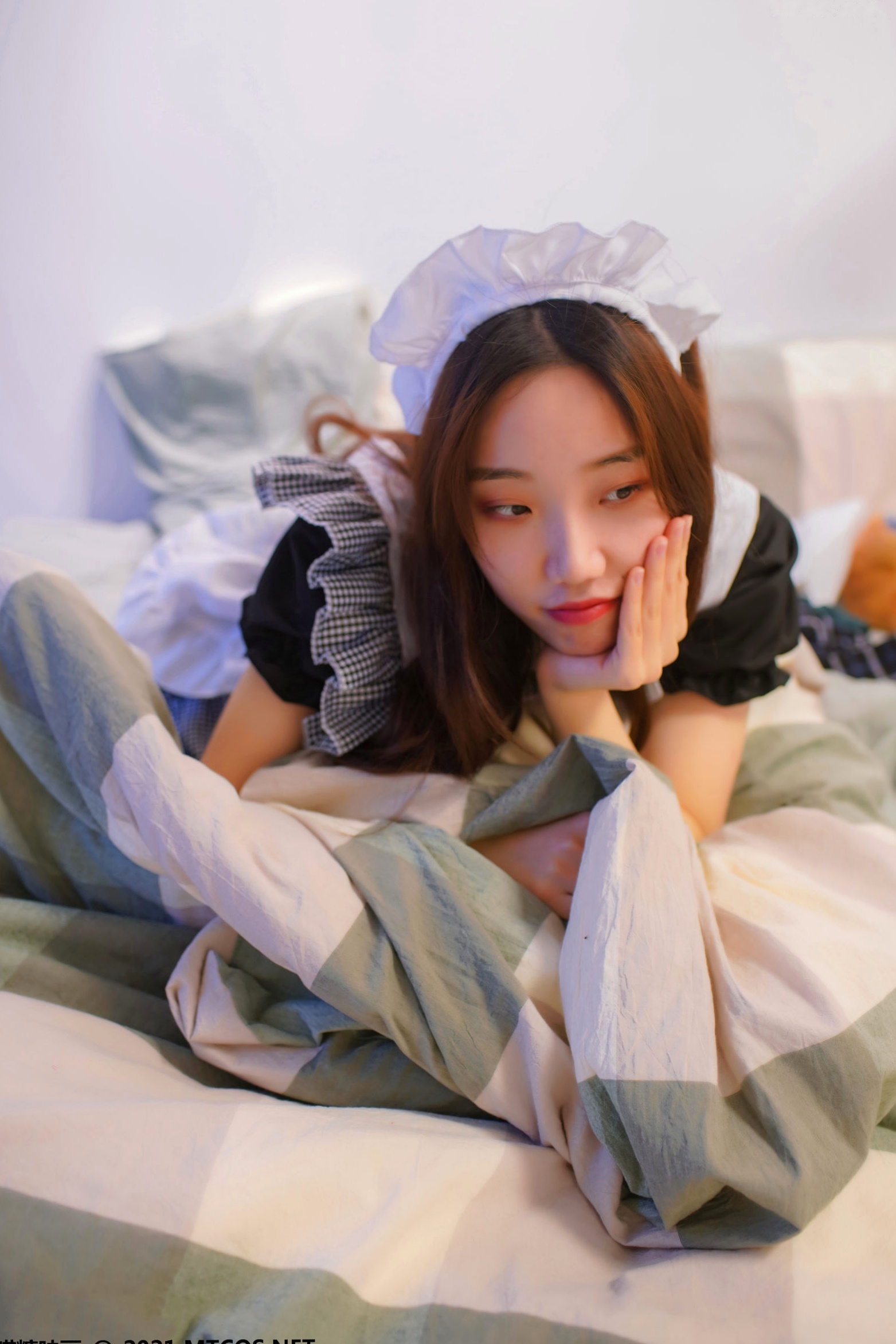 Gallery - MTCos喵糖映画-Vol.416-《黑白女仆》私房诱惑角色扮演，甜美少女不对称黑白丝袜俏皮家居写真女仆角色扮演丝袜清纯治愈系 女神私房照_秀色女神 - image 26