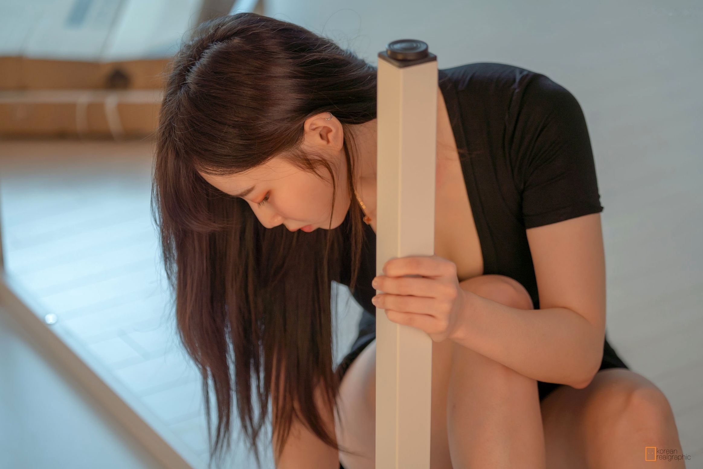 Gallery - [Korean-Realgraphic] MyuA：居家组装家具的性感女神，修身黑衣魅力曲线私房写真韩国性感诱惑私房照大尺度 女神私房照_秀色女神 - image 16