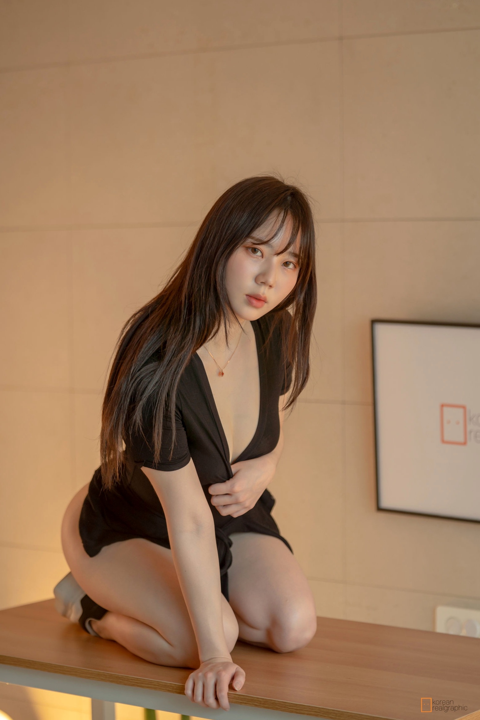 Gallery - [Korean-Realgraphic] MyuA：居家组装家具的性感女神，修身黑衣魅力曲线私房写真韩国性感诱惑私房照大尺度 女神私房照_秀色女神 - image 35