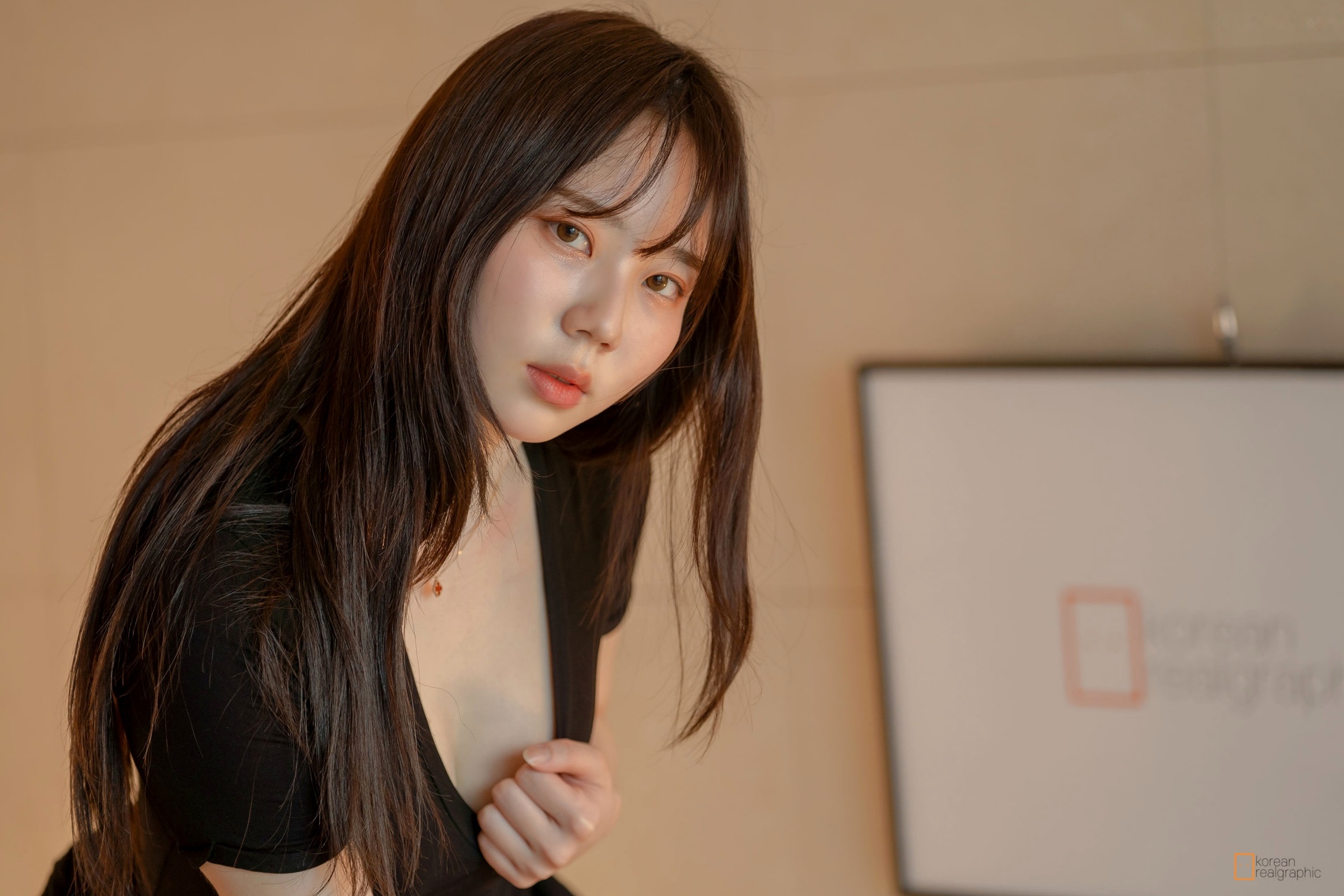 Gallery - [Korean-Realgraphic] MyuA：居家组装家具的性感女神，修身黑衣魅力曲线私房写真韩国性感诱惑私房照大尺度 女神私房照_秀色女神 - image 36