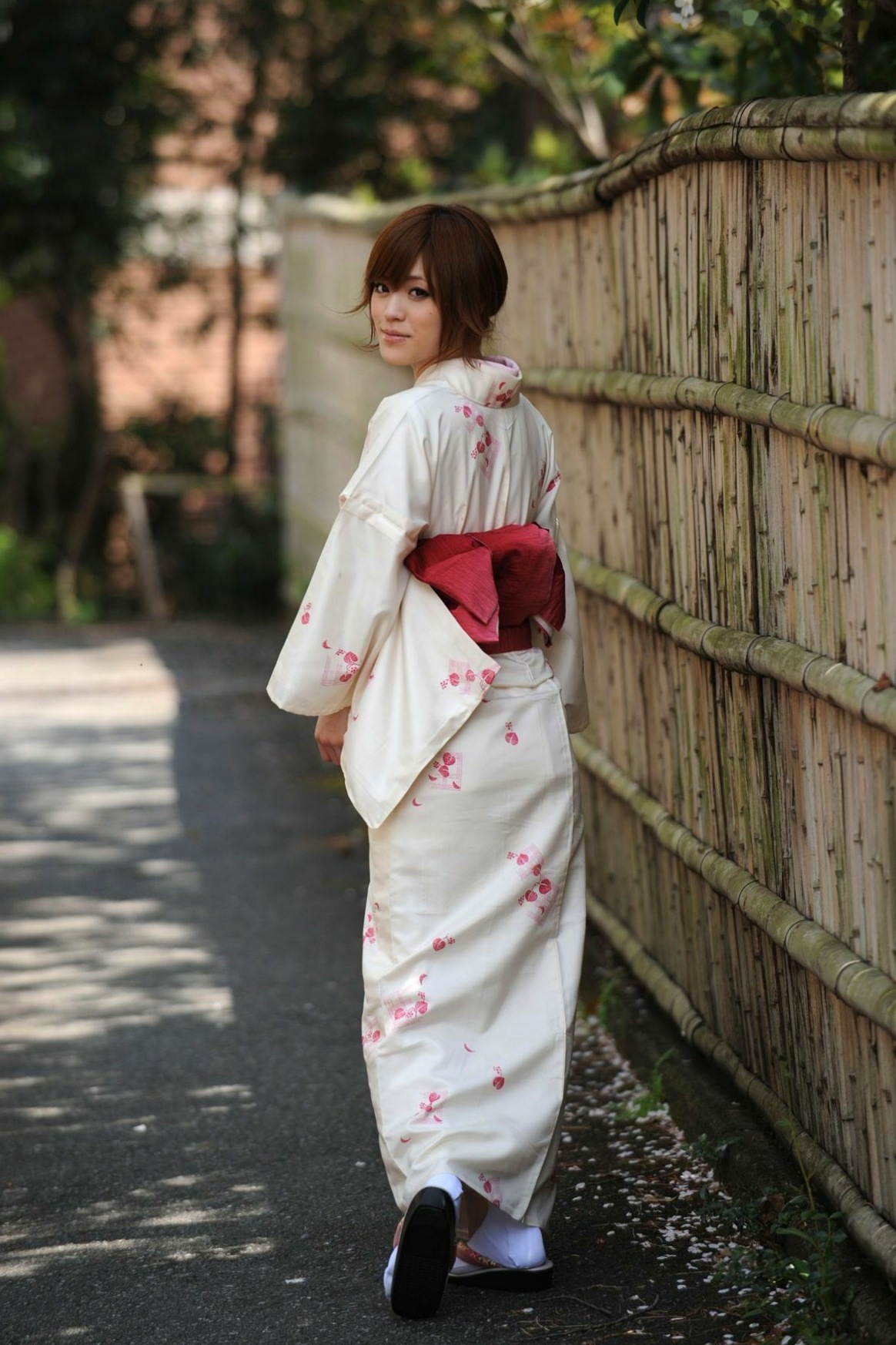 Gallery - X-City_ 板垣梓 KIMONO和服写真：清纯温婉的日式经典装扮，展现东方古典女性的知性雅韵与独特魅力。日本和服清纯气质治愈系 女神私房照_秀色女神 - image 1
