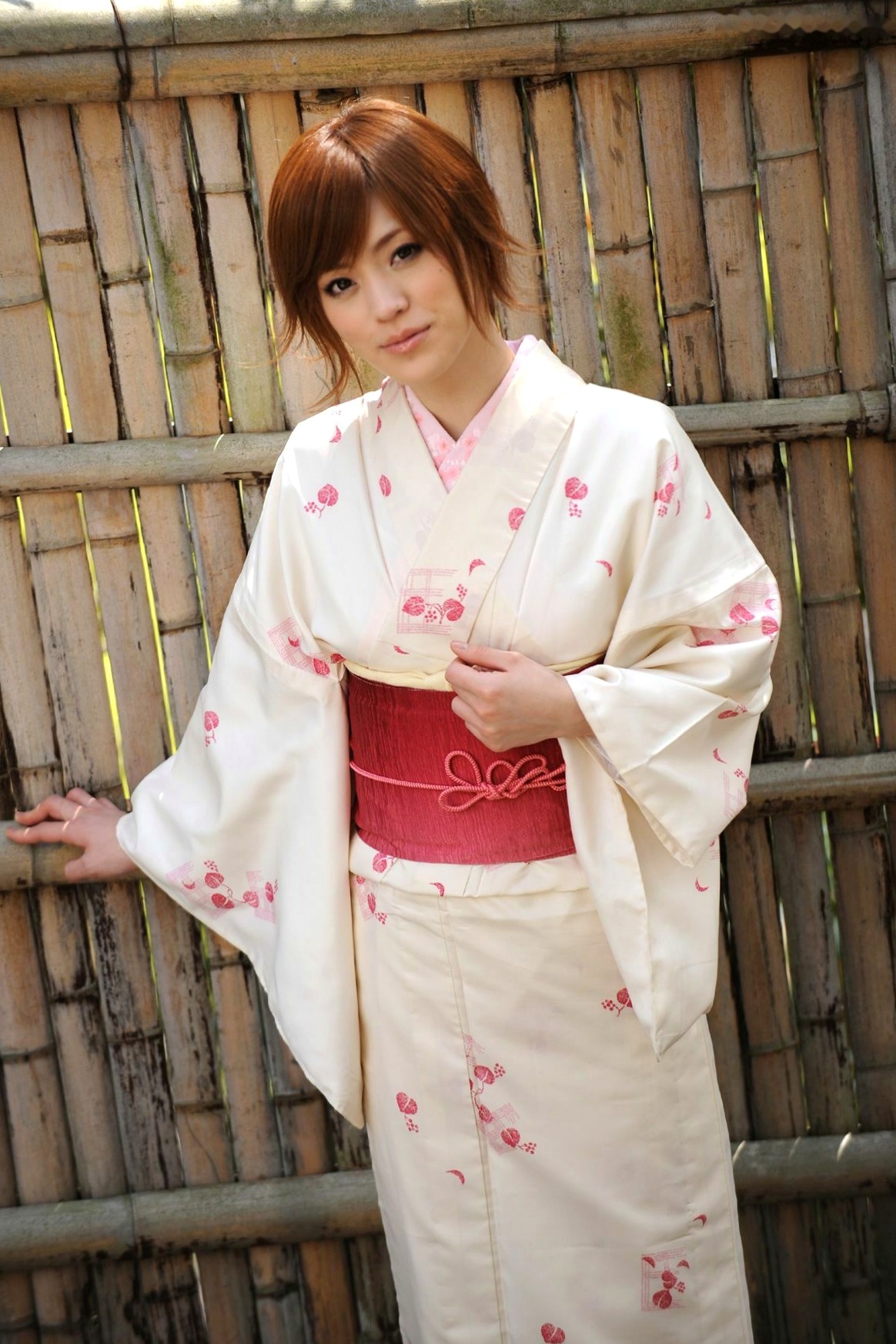 Gallery - X-City_ 板垣梓 KIMONO和服写真：清纯温婉的日式经典装扮，展现东方古典女性的知性雅韵与独特魅力。日本和服清纯气质治愈系 女神私房照_秀色女神 - image 4