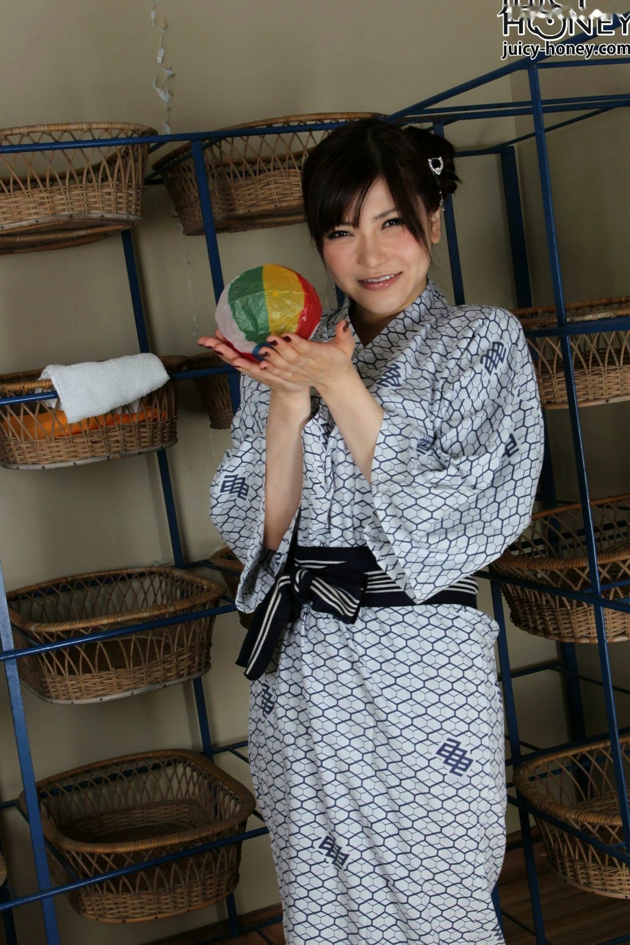Gallery - 冲田杏梨写真集：优雅日式和服户外风情与居家私房诱惑，极品女神演绎双面迷人气质 [30P]日本和服诱惑私房照极品 女神私房照_秀色女神 - image 1
