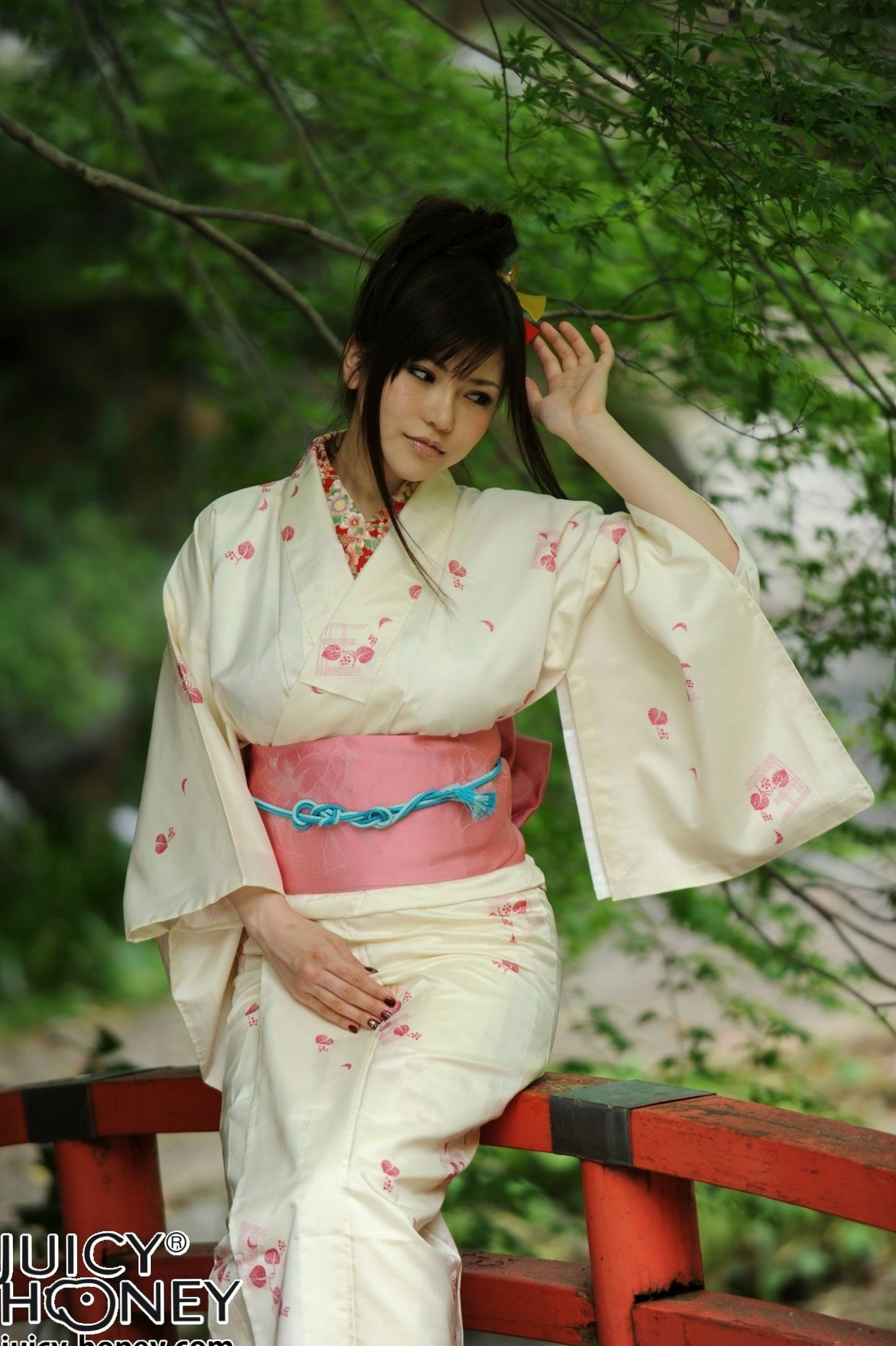 Gallery - 冲田杏梨写真集：优雅日式和服户外风情与居家私房诱惑，极品女神演绎双面迷人气质 [30P]日本和服诱惑私房照极品 女神私房照_秀色女神 - image 20